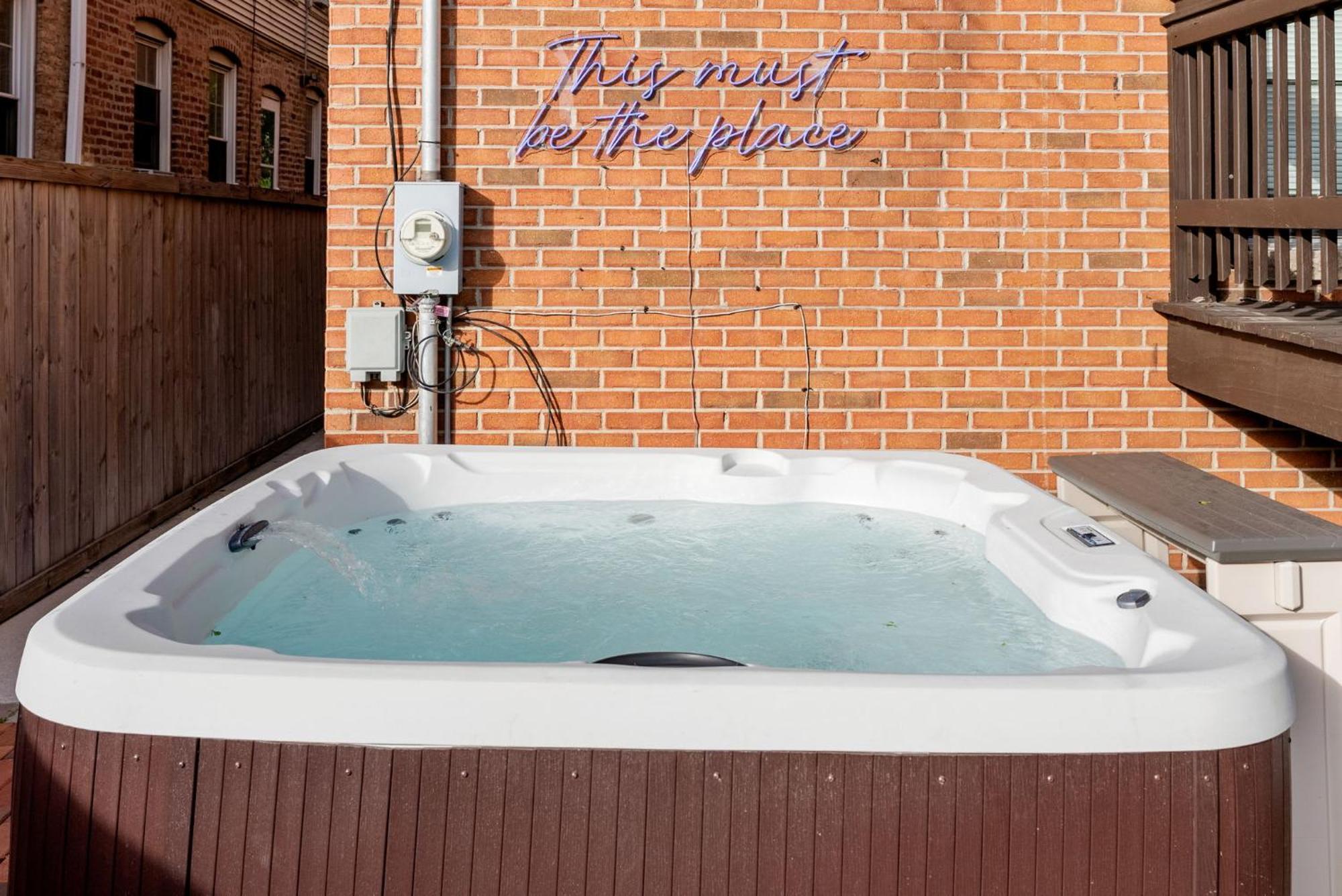 Spacious Luxury Retreat 8 Bed Oasis With 6 Baths * Chicago