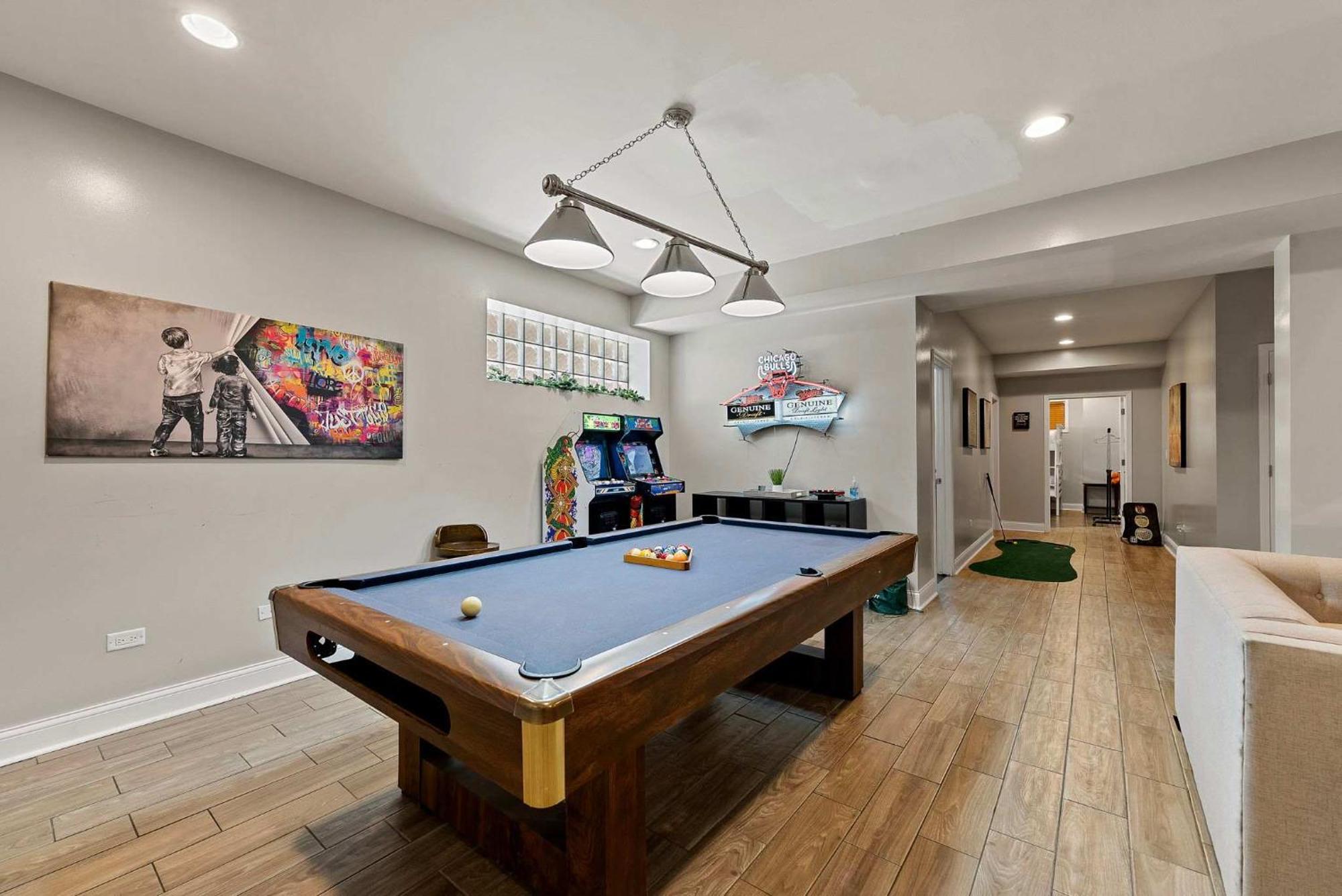 Spacious Luxury Retreat 8 Bed Oasis With 6 Baths * Chicago