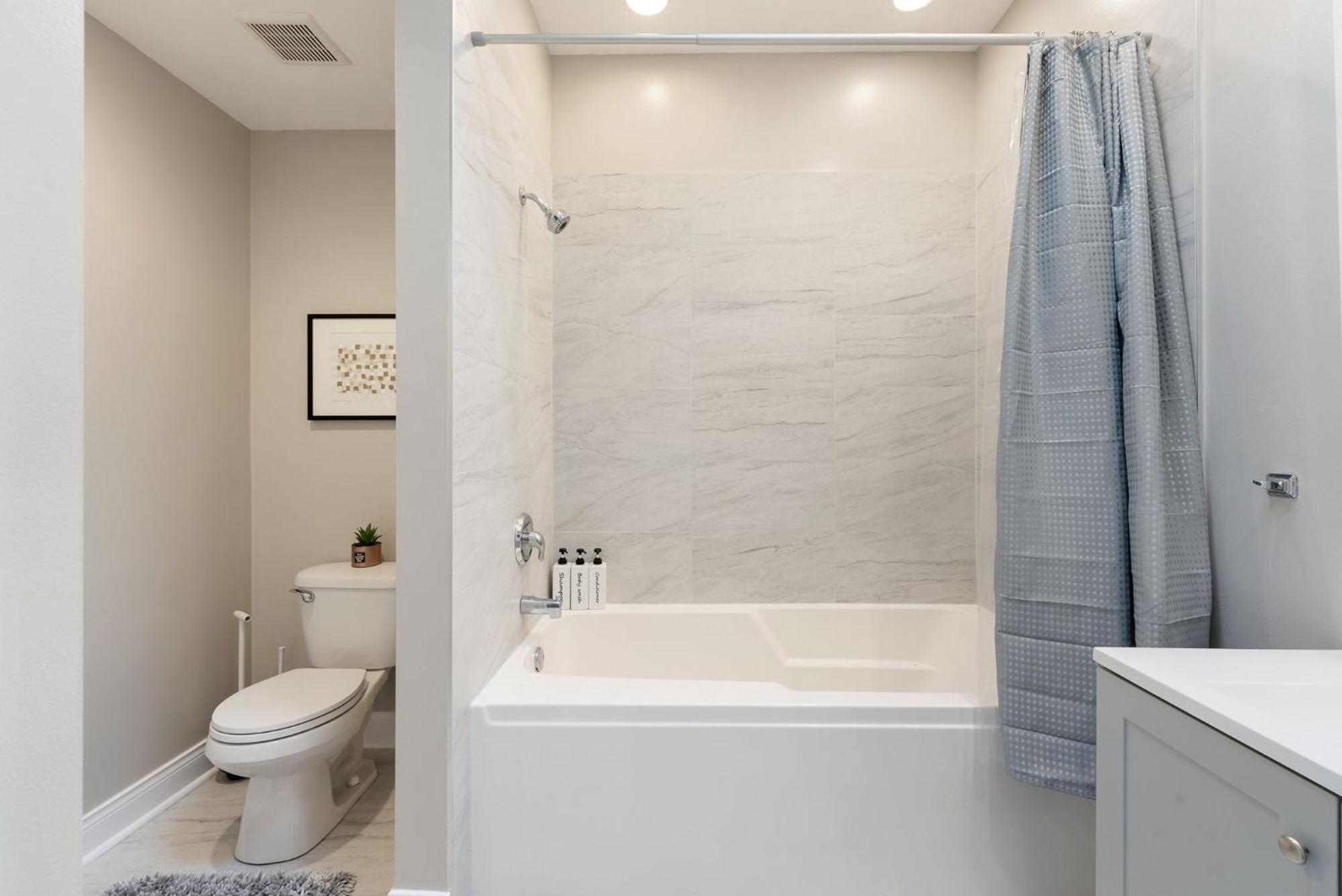 Spacious Luxury Retreat 8 Bed Oasis With 6 Baths * Chicago