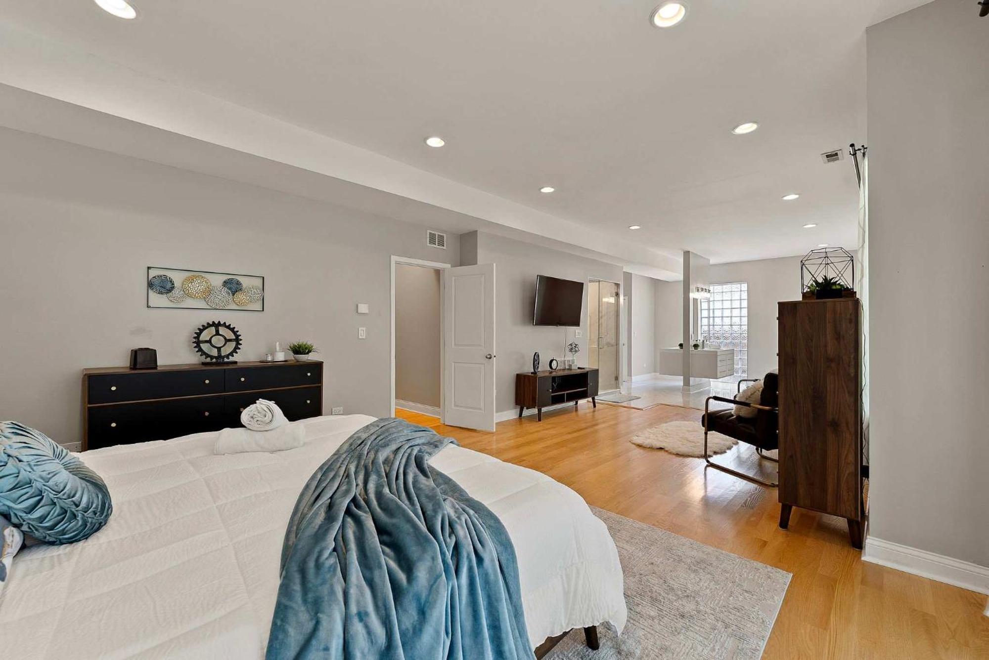 Holiday home Spacious Luxury Retreat 8 Bed Oasis With 6 Baths