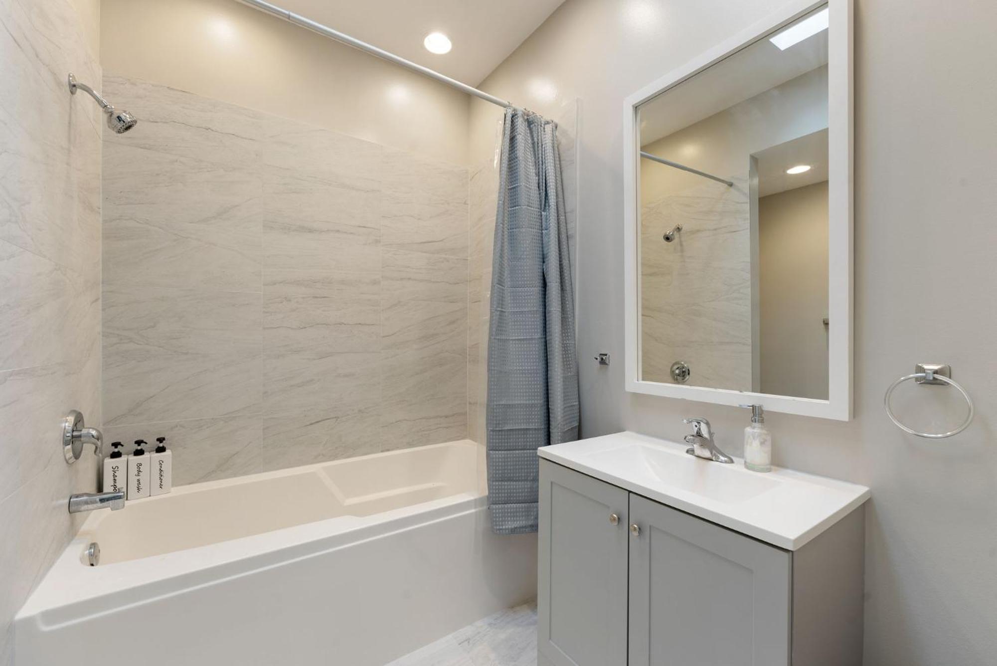 Spacious Luxury Retreat 8 Bed Oasis With 6 Baths Holiday home *