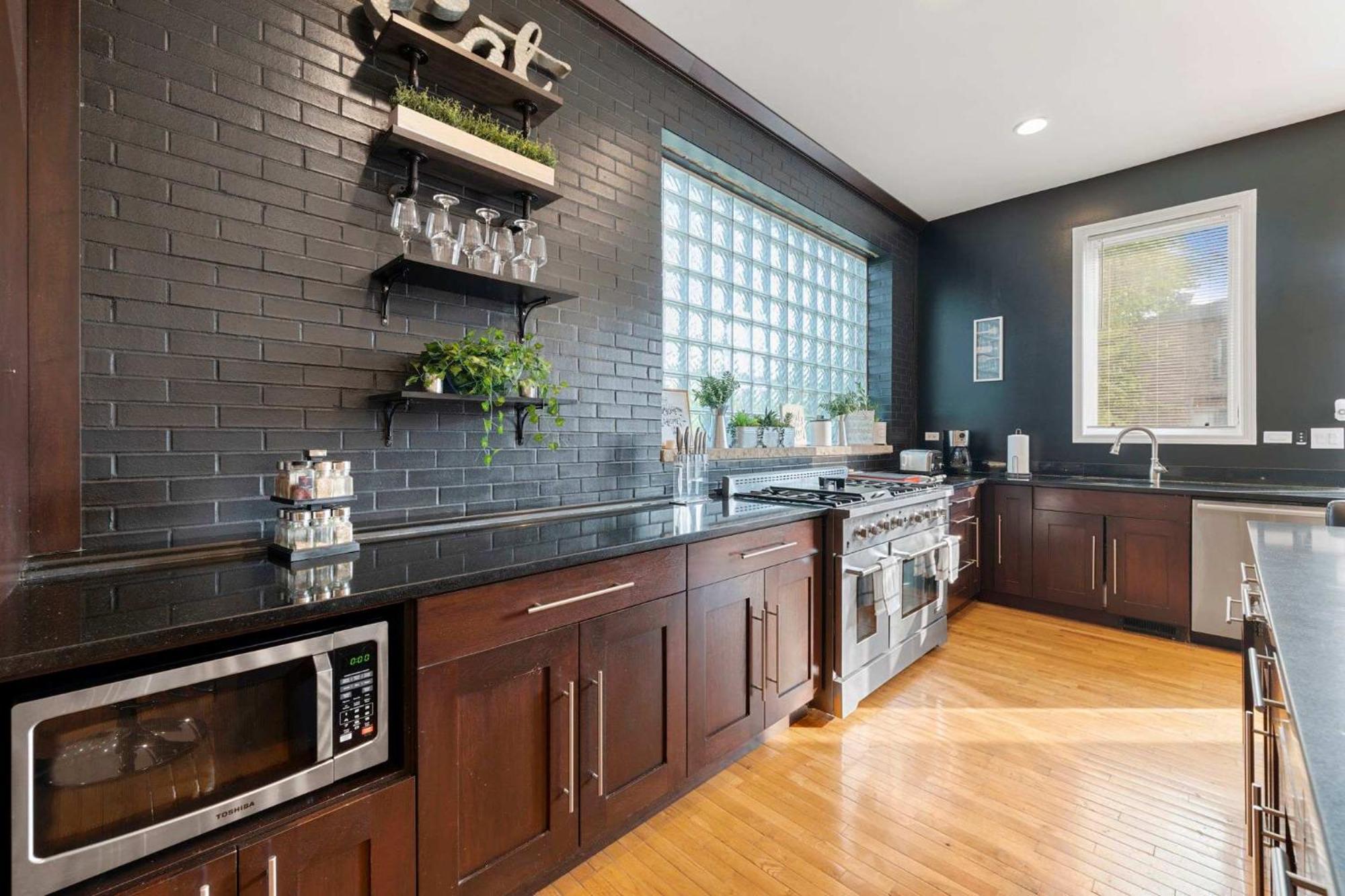 Spacious Luxury Retreat 8 Bed Oasis With 6 Baths Holiday home *