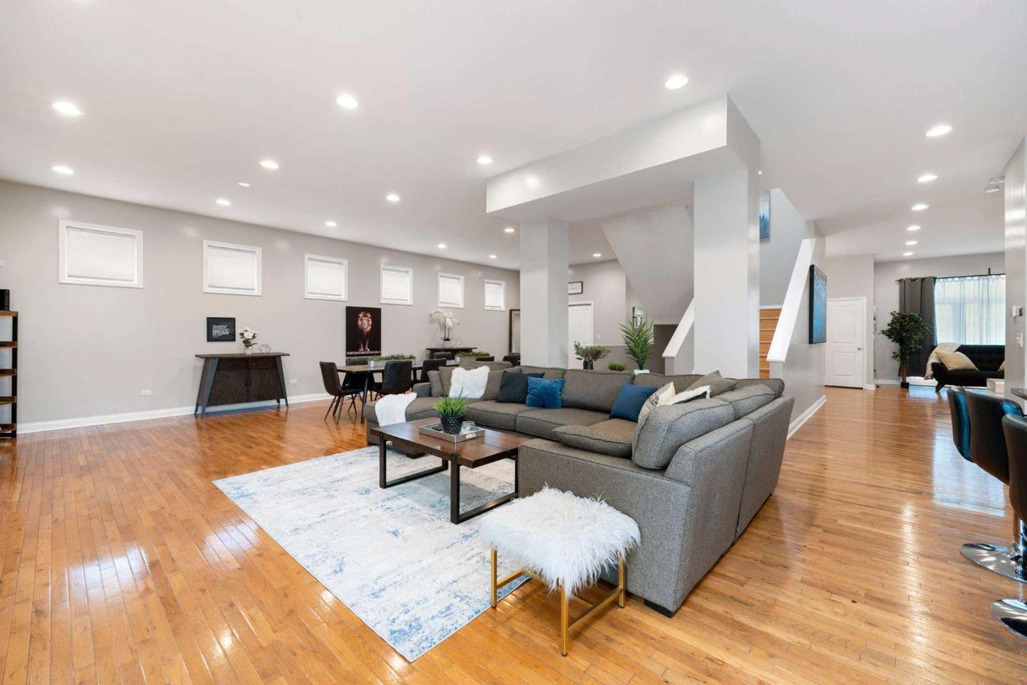Spacious Luxury Retreat 8 Bed Oasis With 6 Baths *