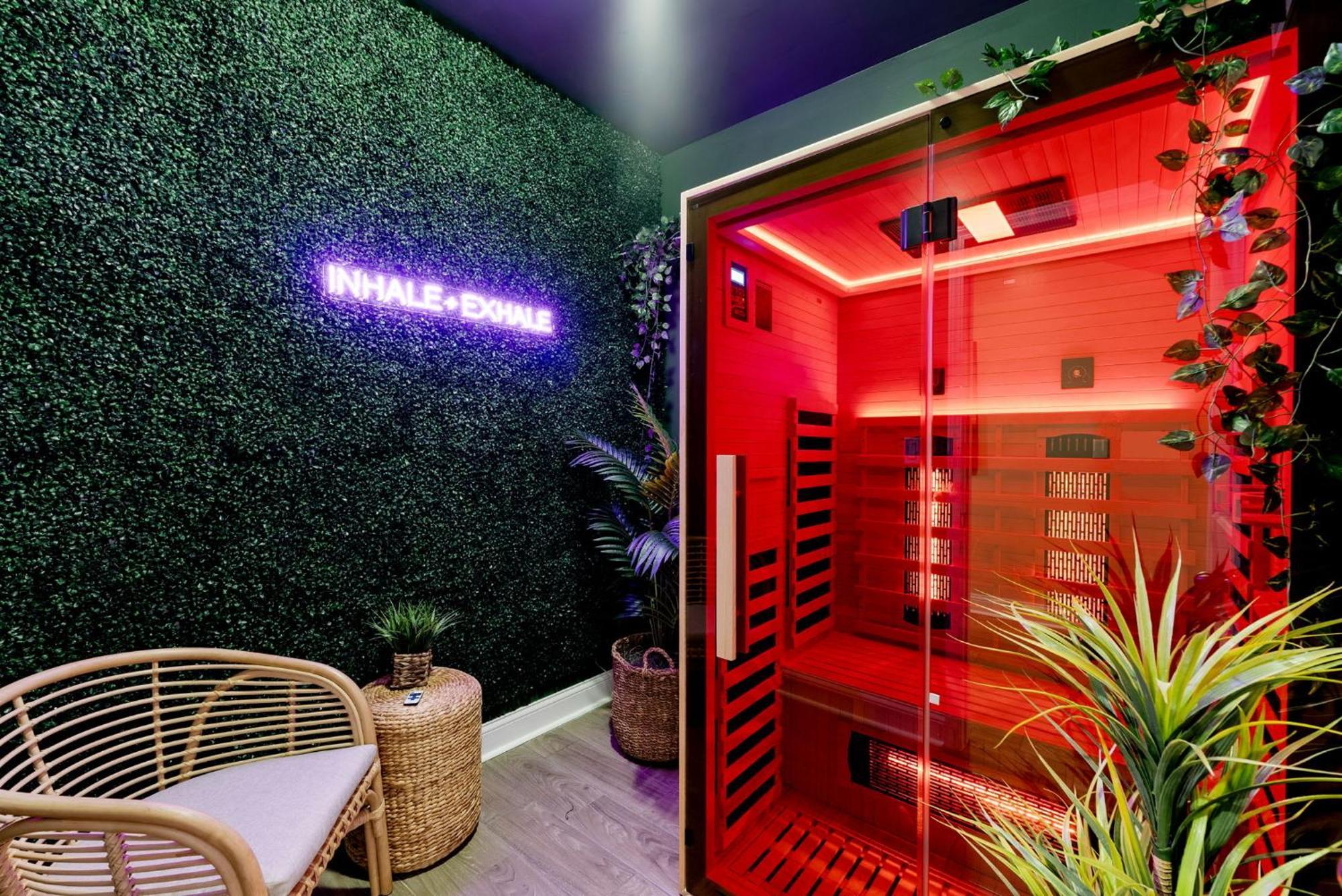 Spacious Luxury Retreat 8 Bed Oasis With 6 Baths Holiday home