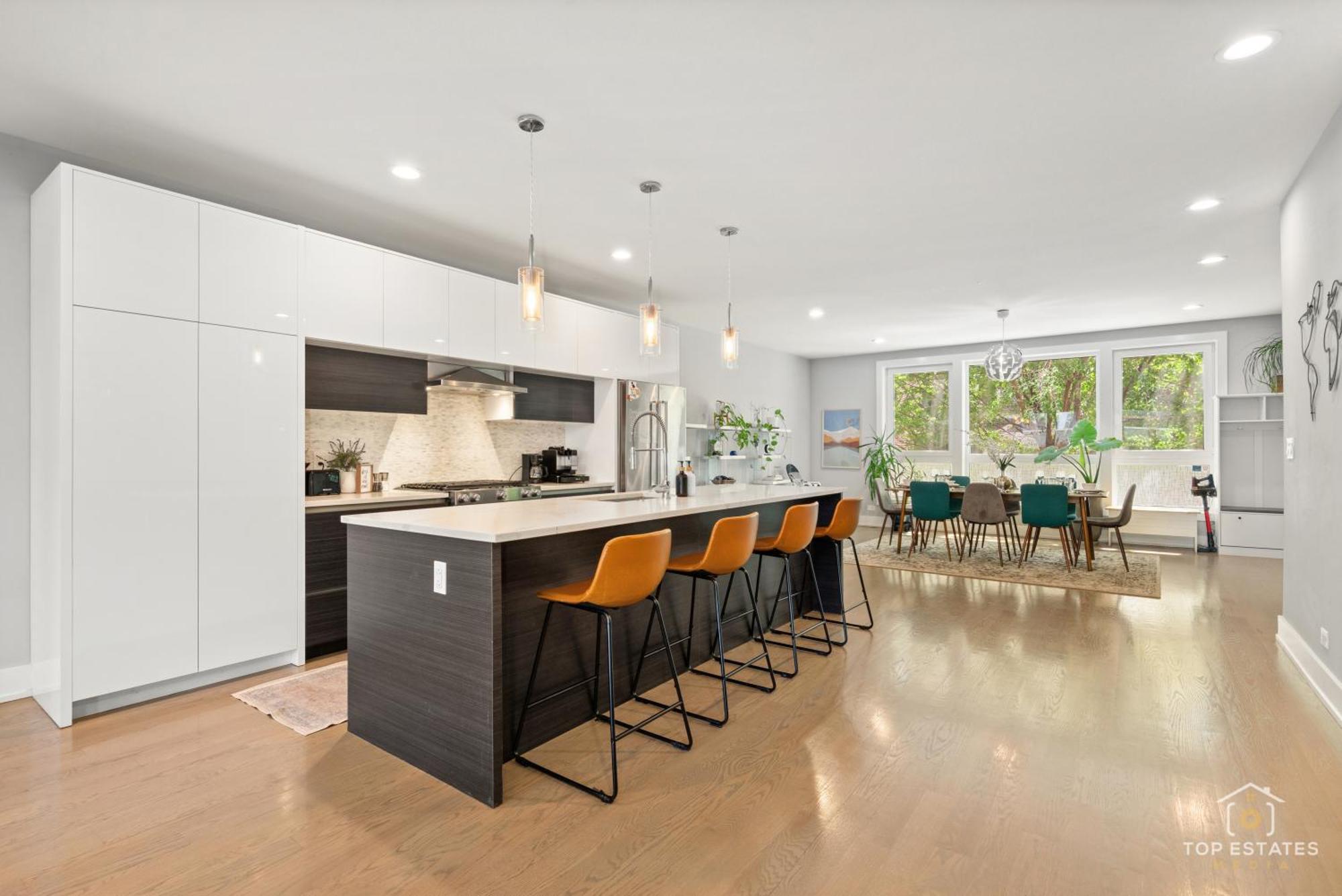 Apartment Dreams - Designer Style - - Sleeps 7 Chicago