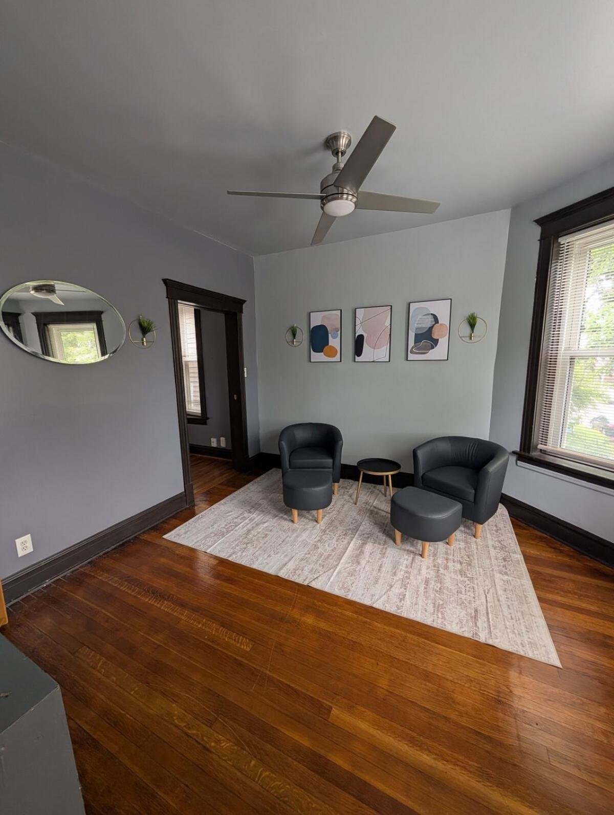 2bd 2ba W Office Near Obama Library & Museums Apartment