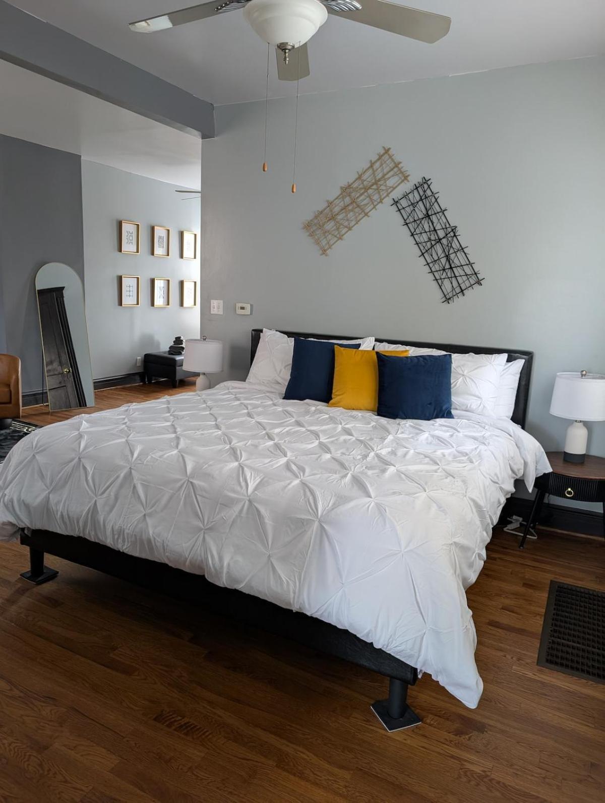 2bd 2ba W Office Near Obama Library & Museums * Chicago