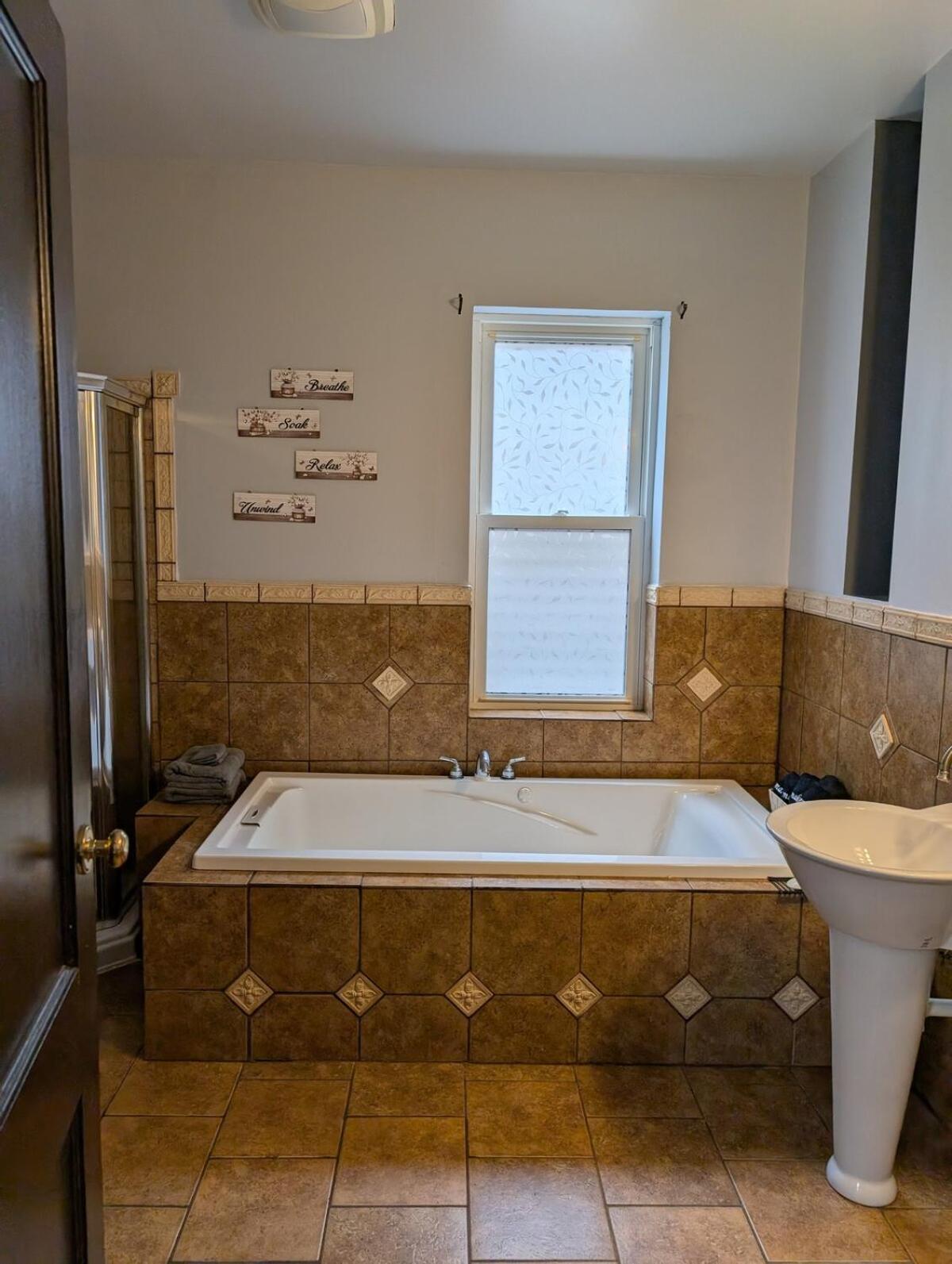 2bd 2ba W Office Near Obama Library & Museums Apartment Chicago