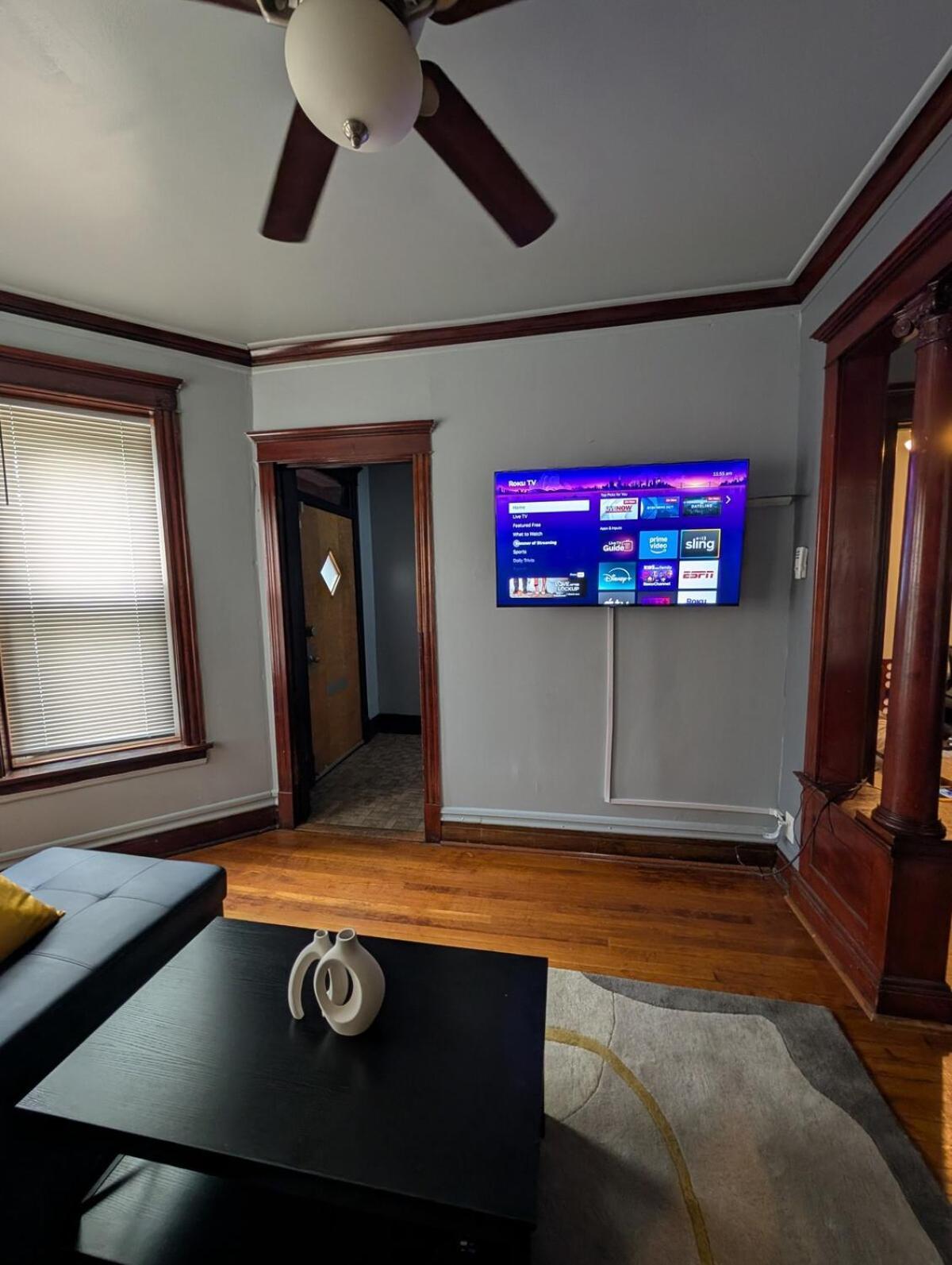 2bd 2ba W Office Near Obama Library & Museums Chicago