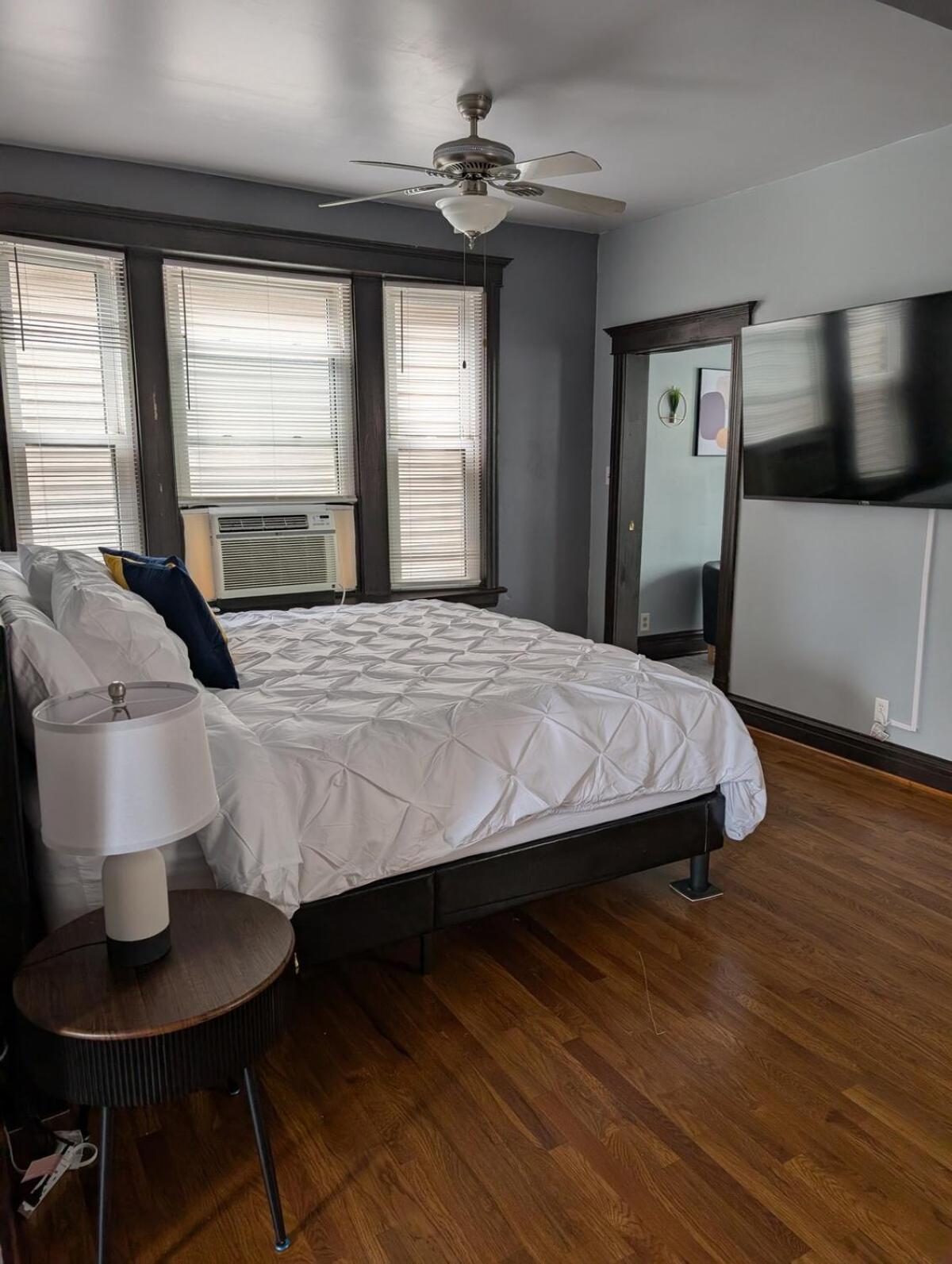 2bd 2ba W Office Near Obama Library & Museums * Chicago