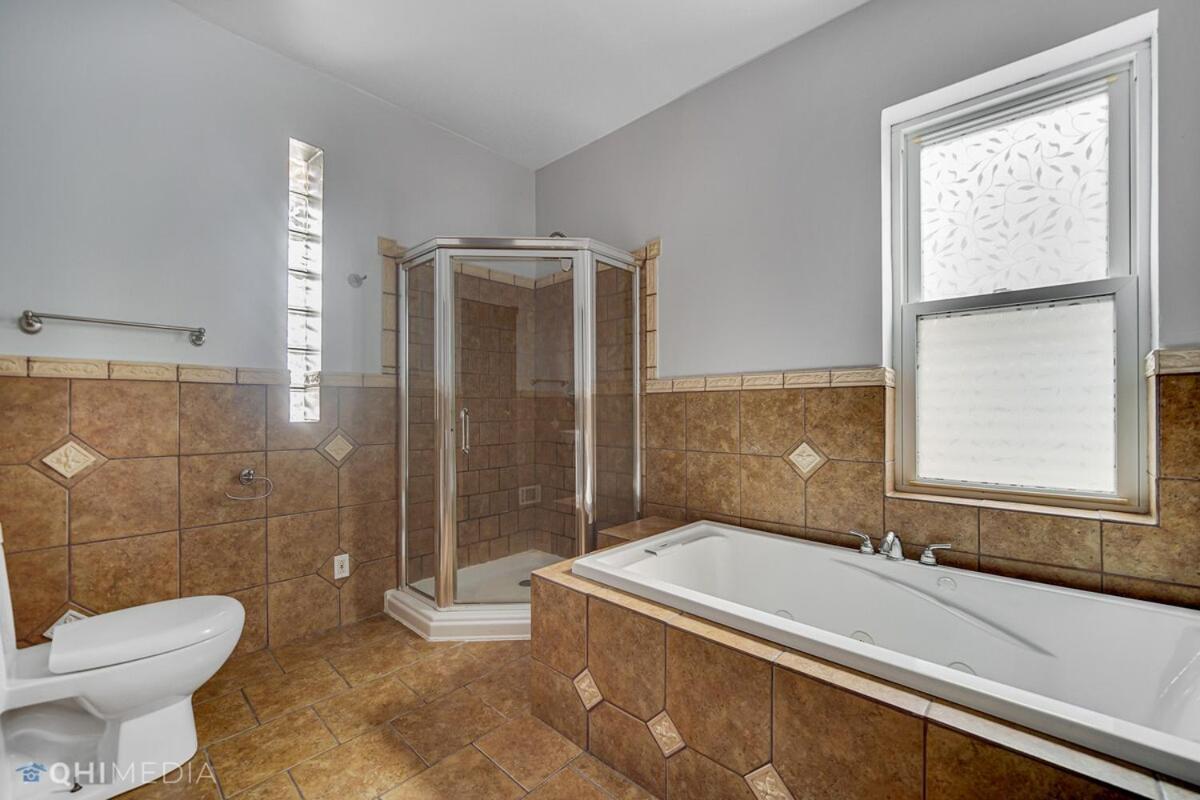 2bd 2ba W Office Near Obama Library & Museums Apartment *