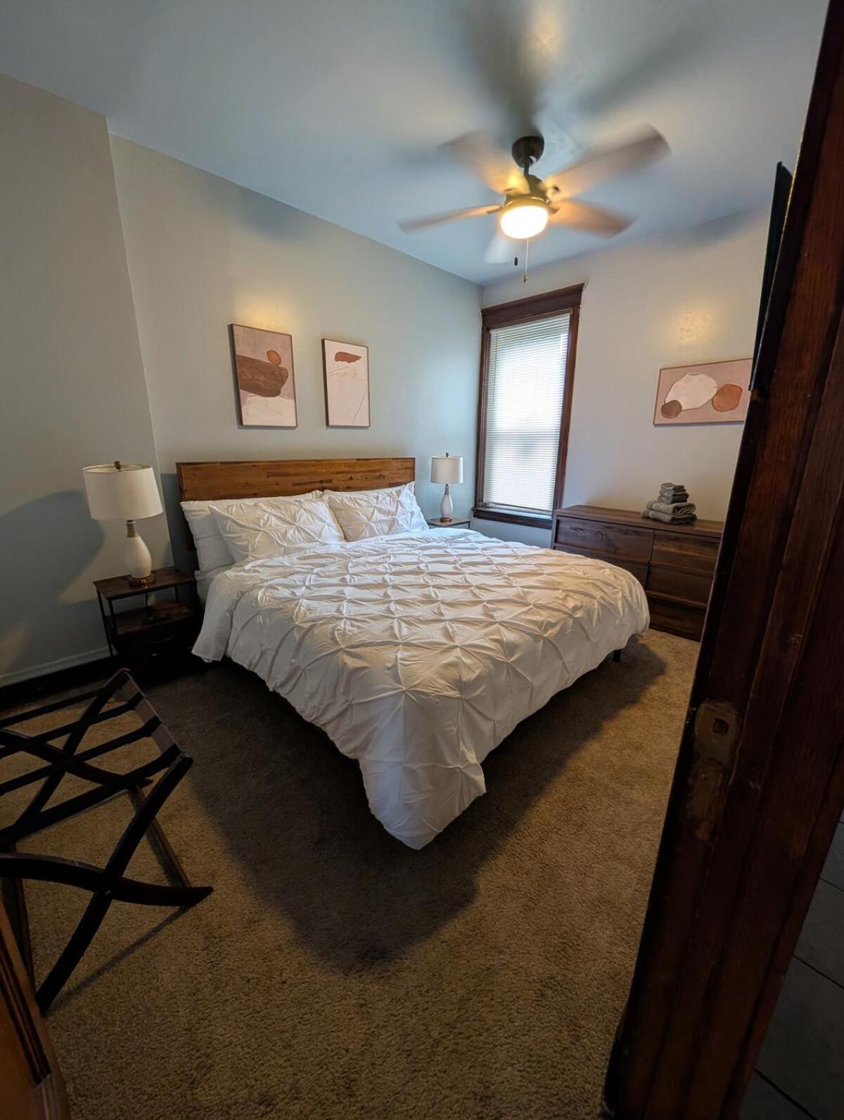 2bd 2ba W Office Near Obama Library & Museums Apartment Chicago