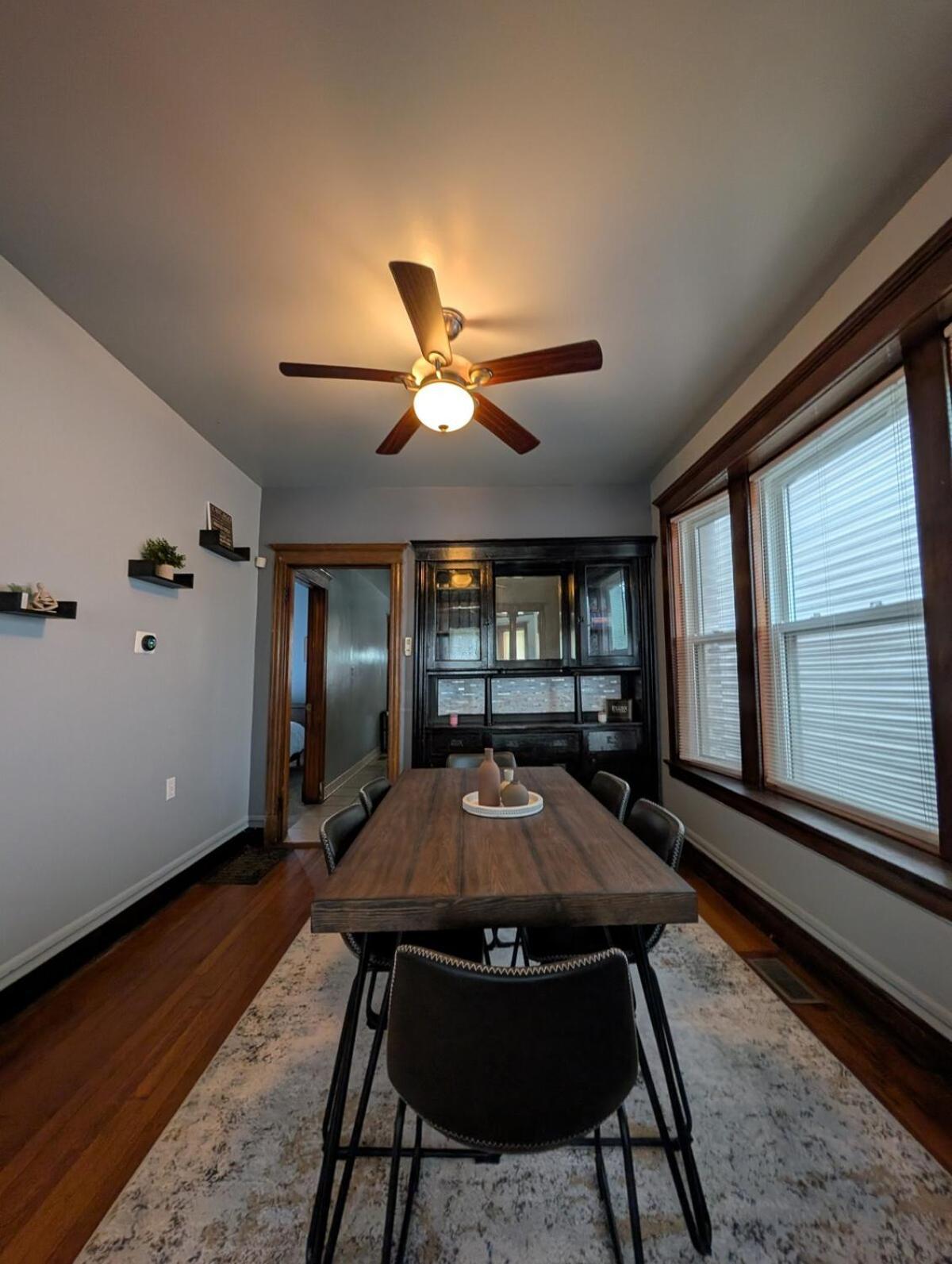 2bd 2ba W Office Near Obama Library & Museums