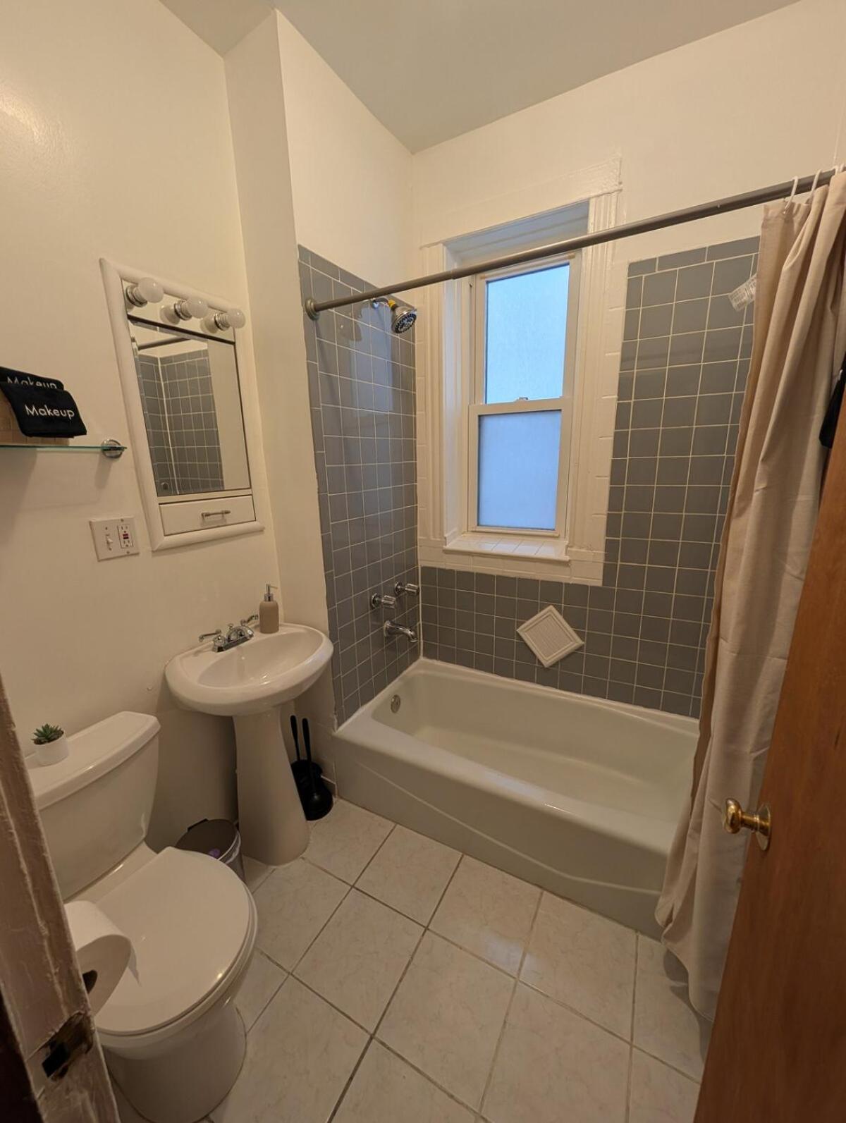 2bd 2ba W Office Near Obama Library & Museums *