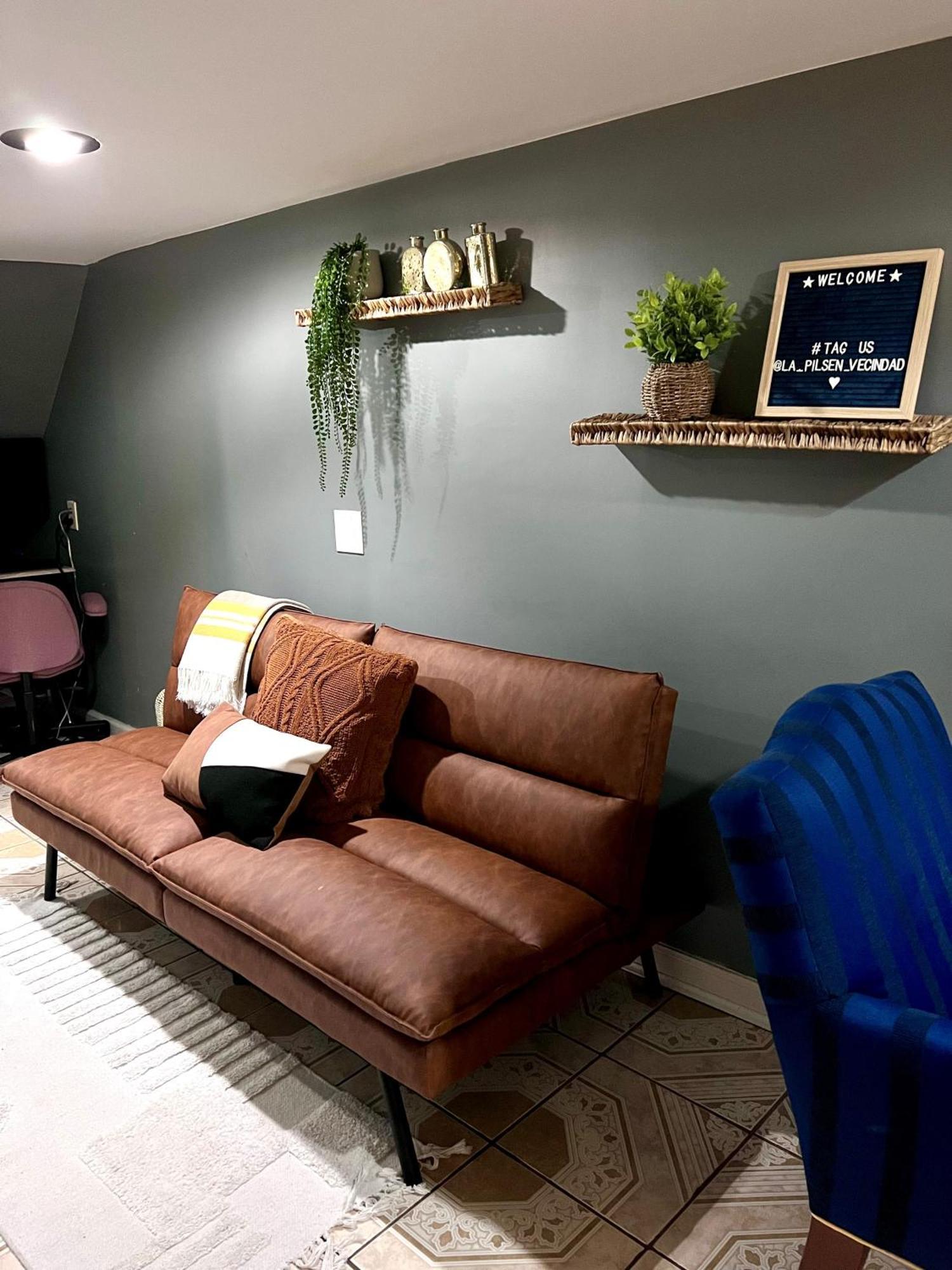 Chicago-pilsen Boho With Free Parking - Unit C