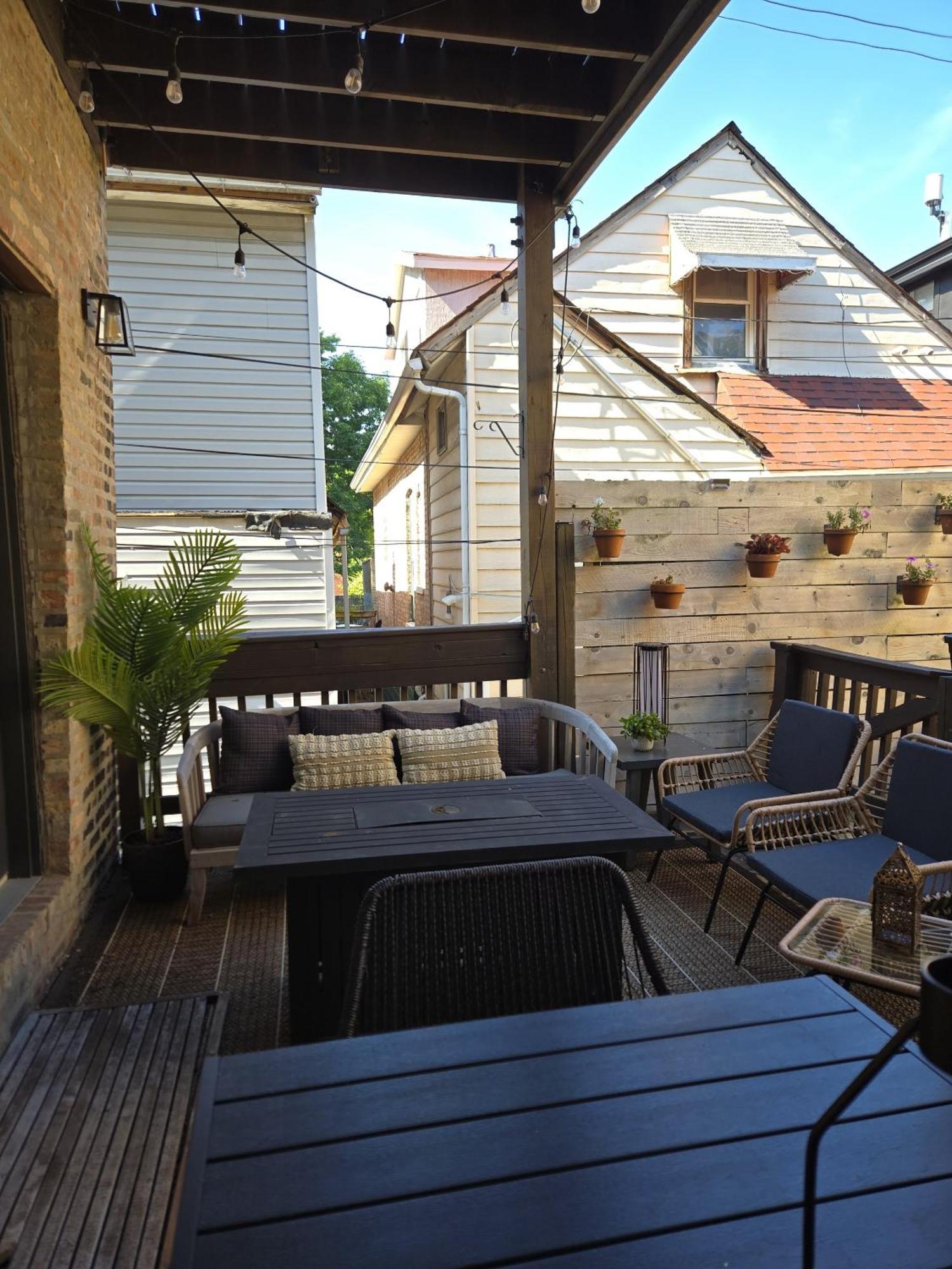 Spacious 4br With Outdoor Oasis
