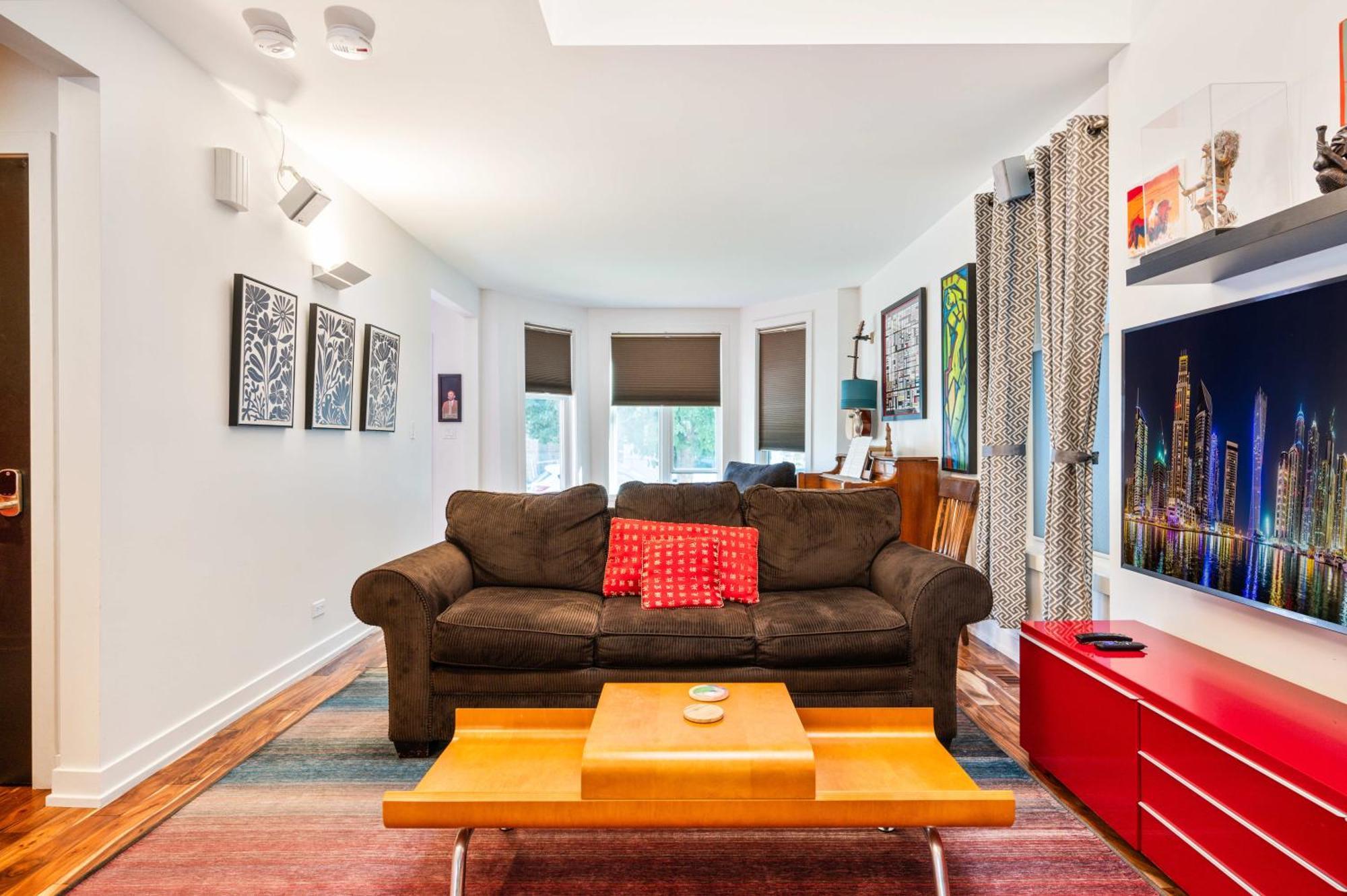 Single Family With 3 Bedrooms Attic With 2 Beds Holiday home Chicago