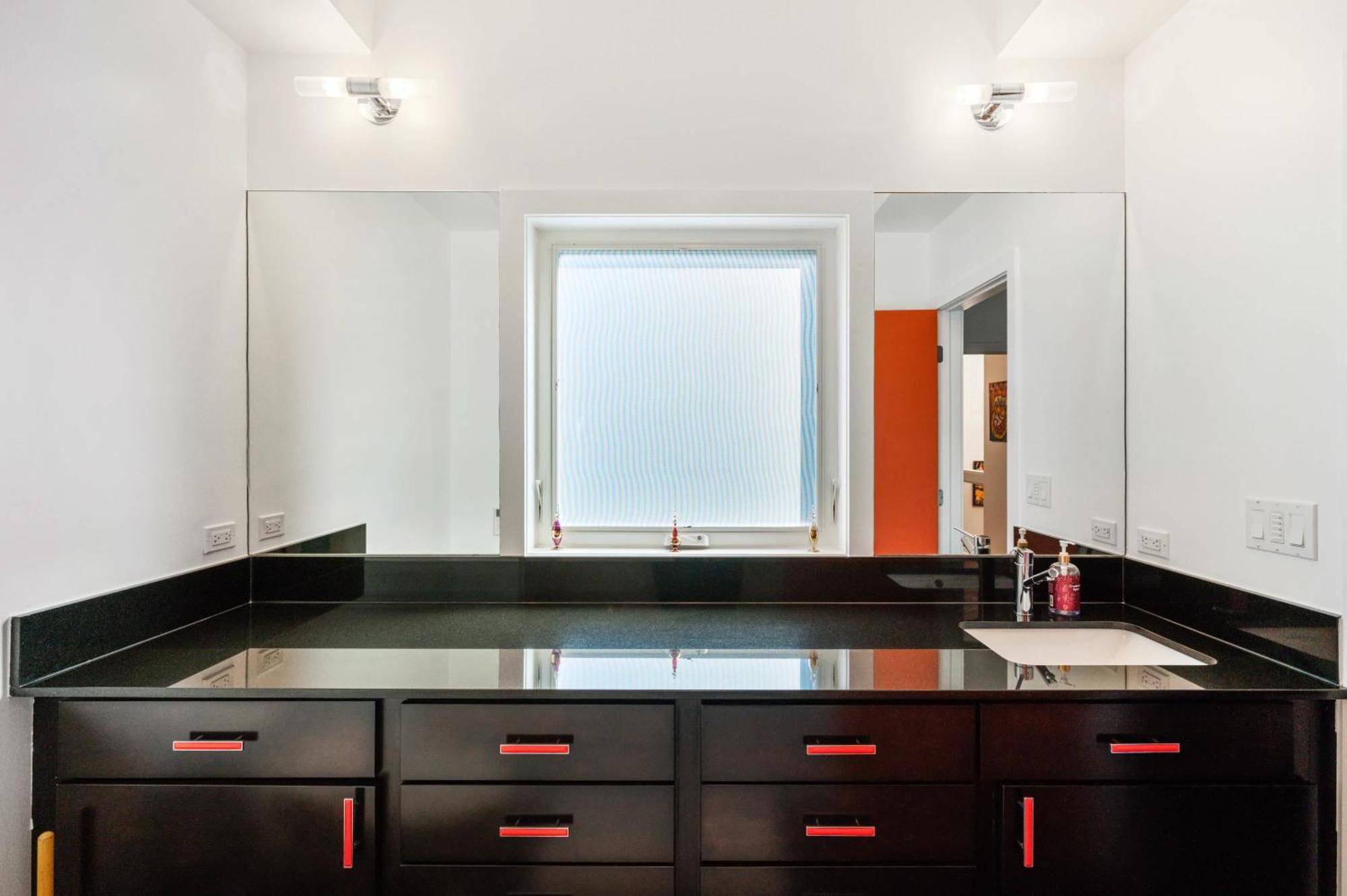 Holiday home Single Family With 3 Bedrooms Attic With 2 Beds Chicago