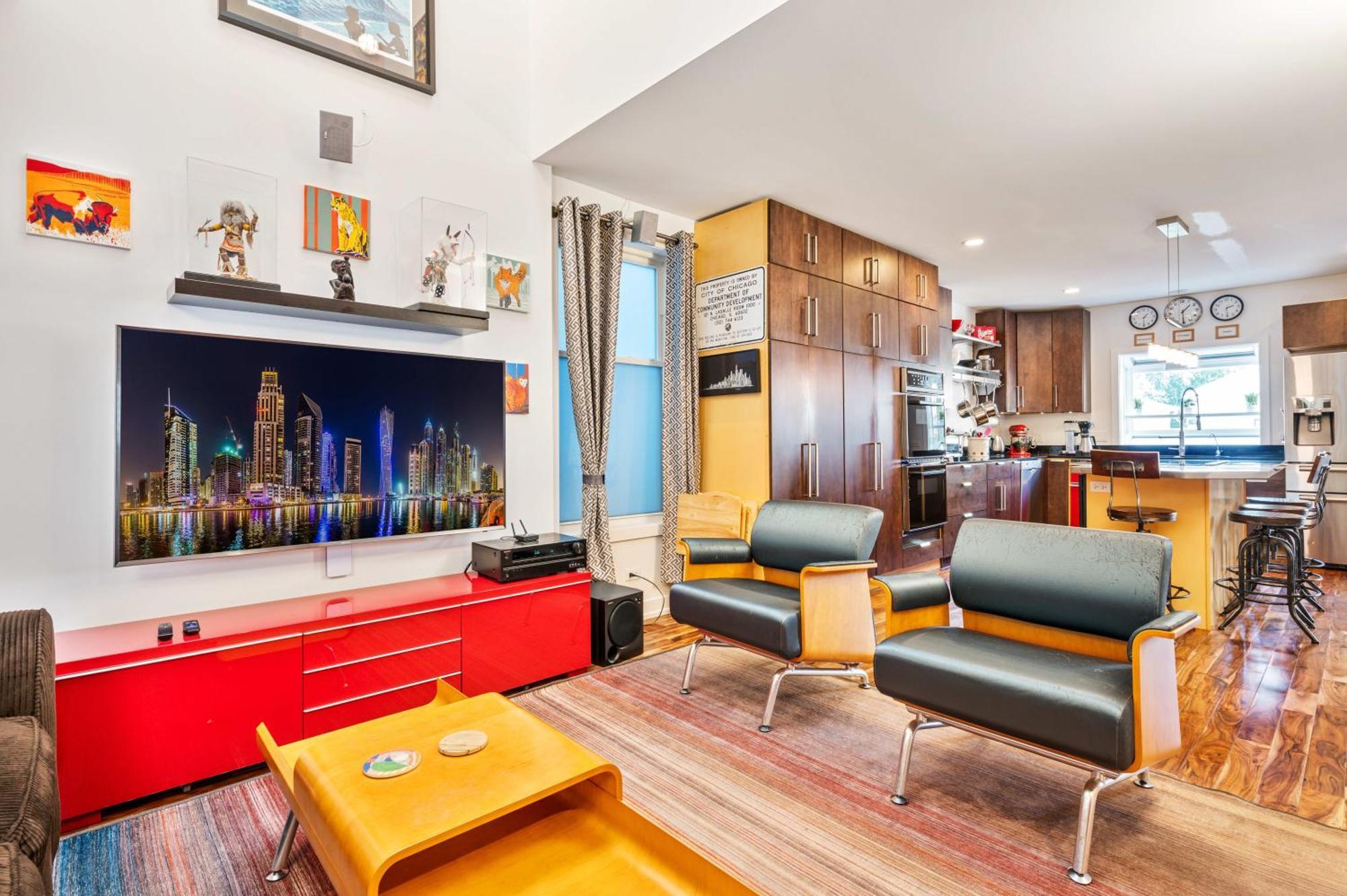 Single Family With 3 Bedrooms Attic With 2 Beds Holiday home Chicago