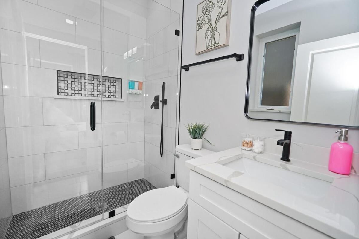 Cozy 3br Retreat Sleeps 8 With Free Parking Near Of Illinois Chicago, Medical District & West Loop