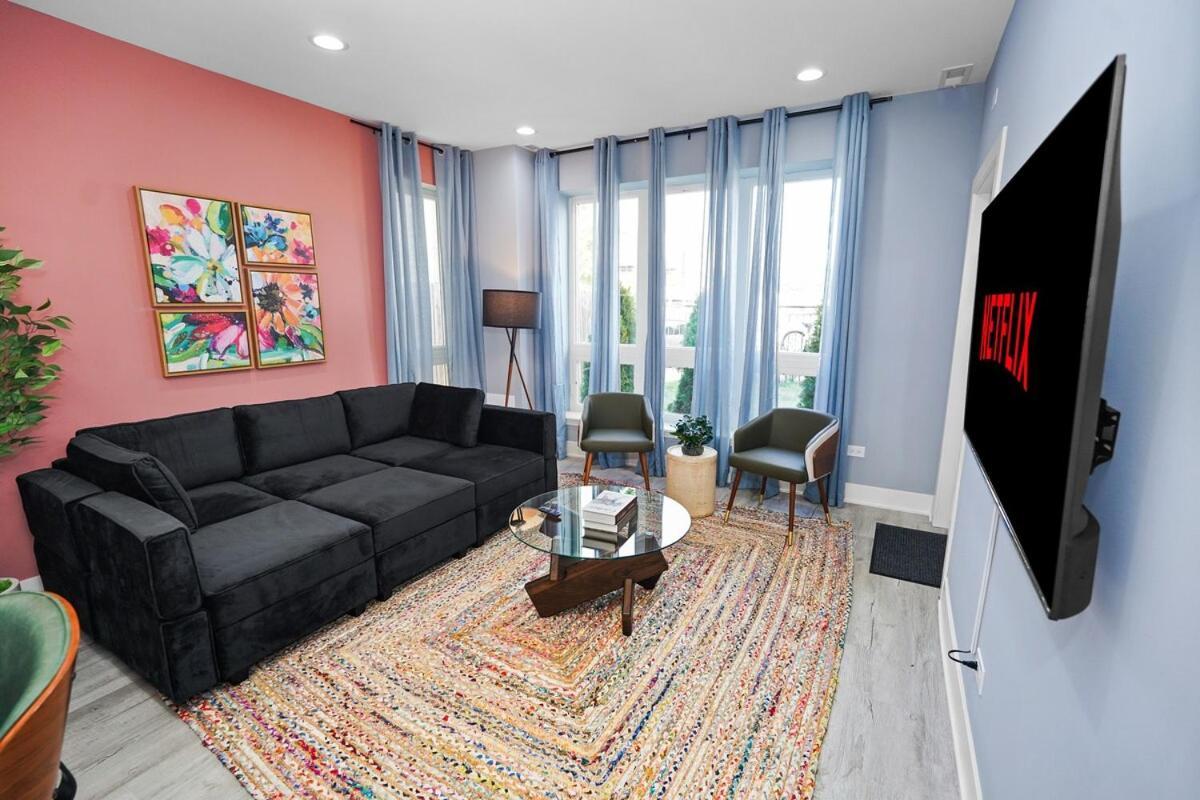 Cozy 3br Retreat Sleeps 8 With Free Parking Near Of Illinois Chicago, Medical District & West Loop * Chicago