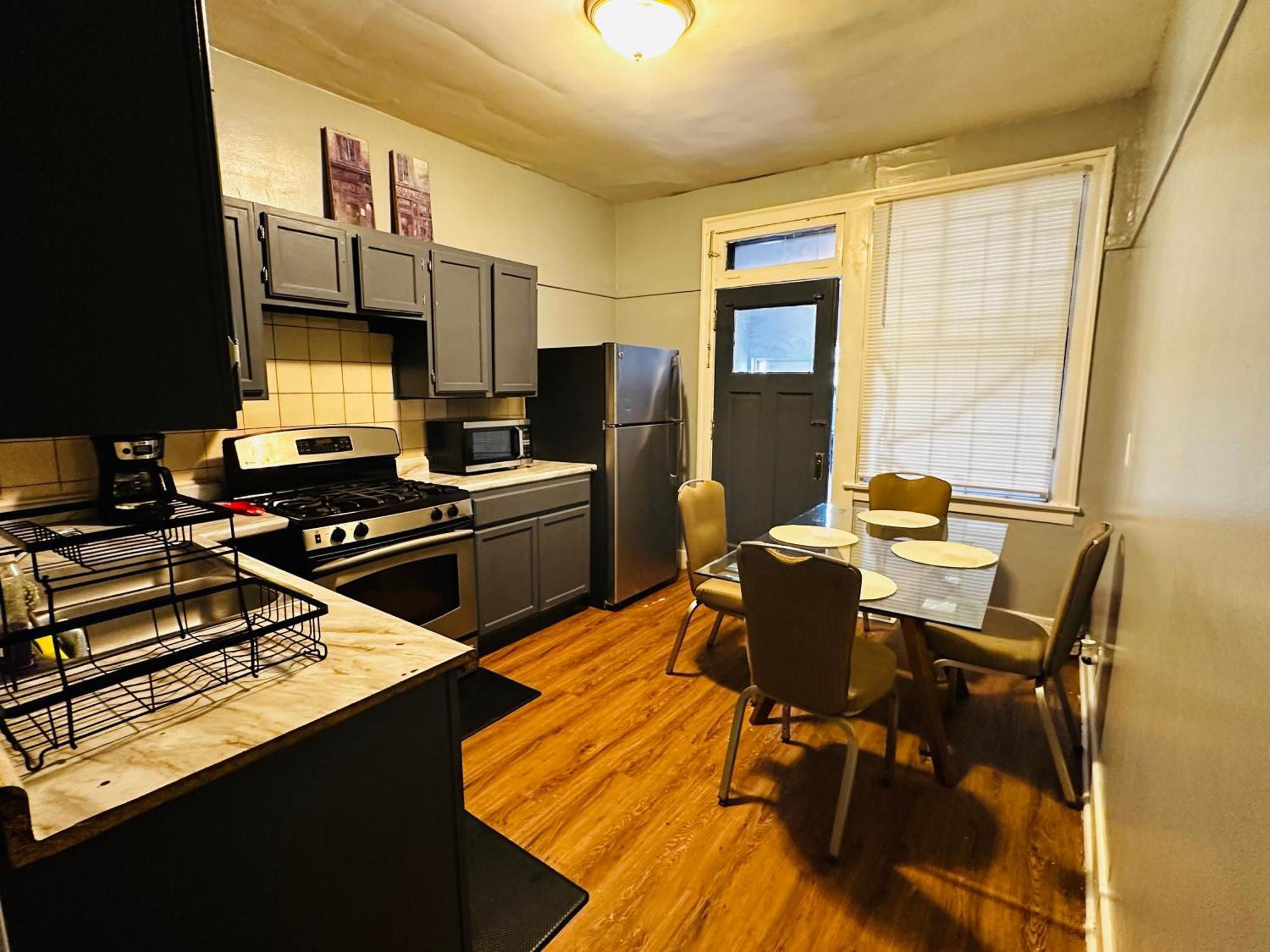 Cozy In Hyde Park Greater Grand Crossing Apartment *