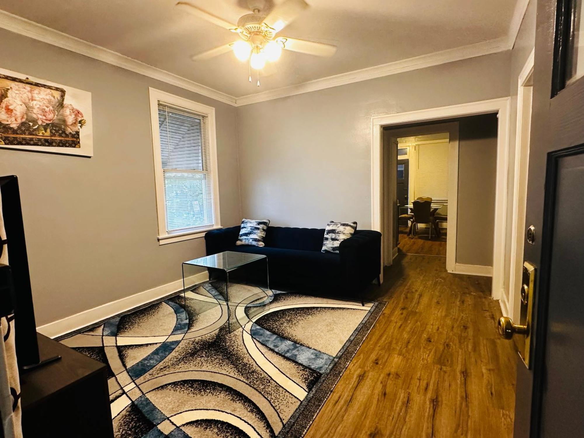 Cozy In Hyde Park Greater Grand Crossing Apartment