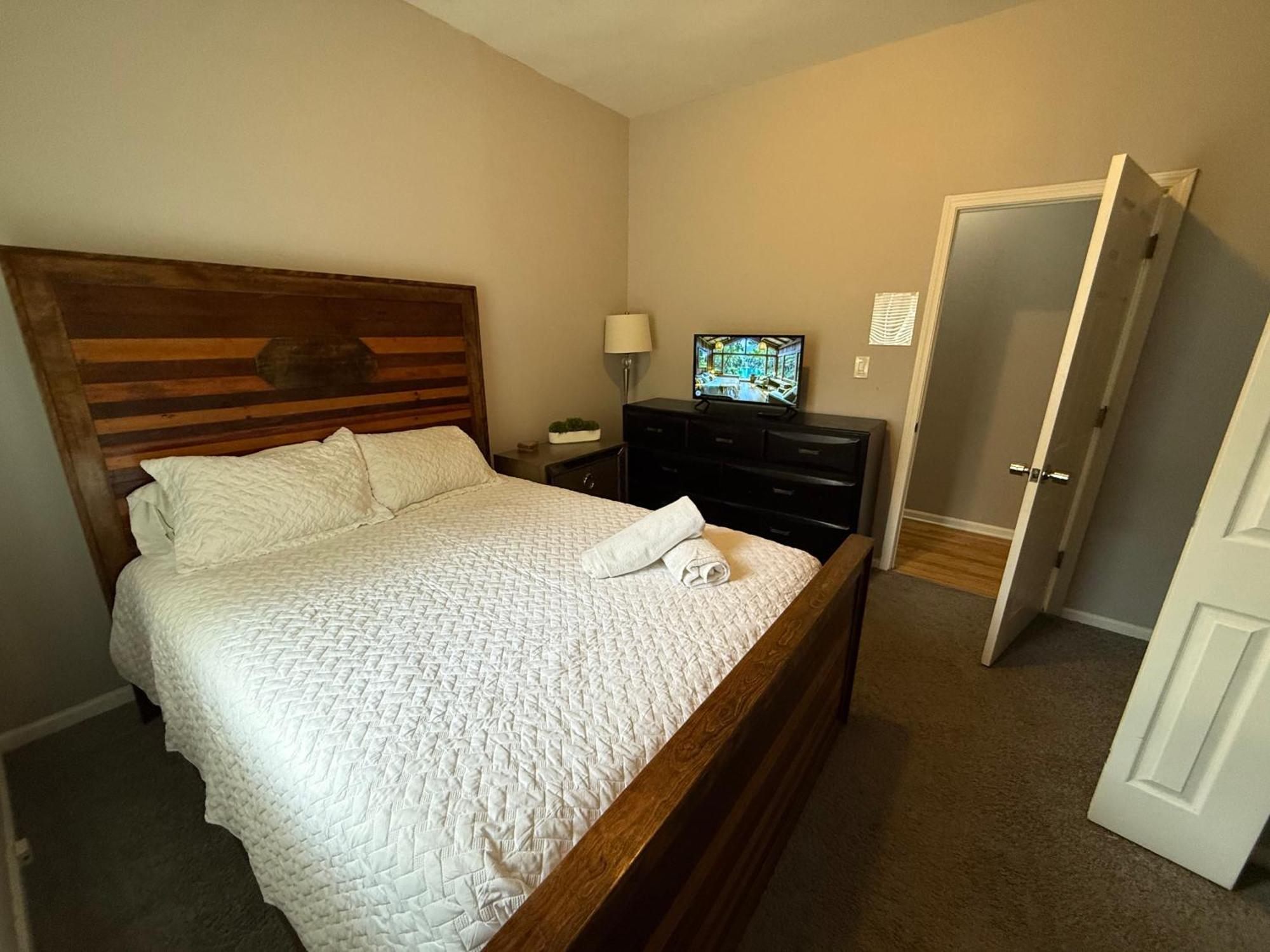 Wonderful Close To Downtown - Free Parking