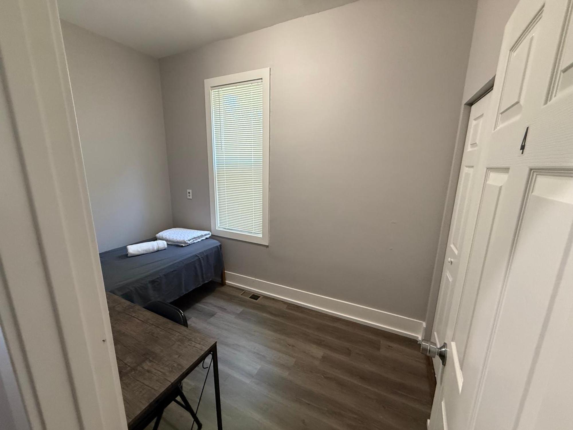 Beautiful Near Downtwon - Free Parking! Homestay *