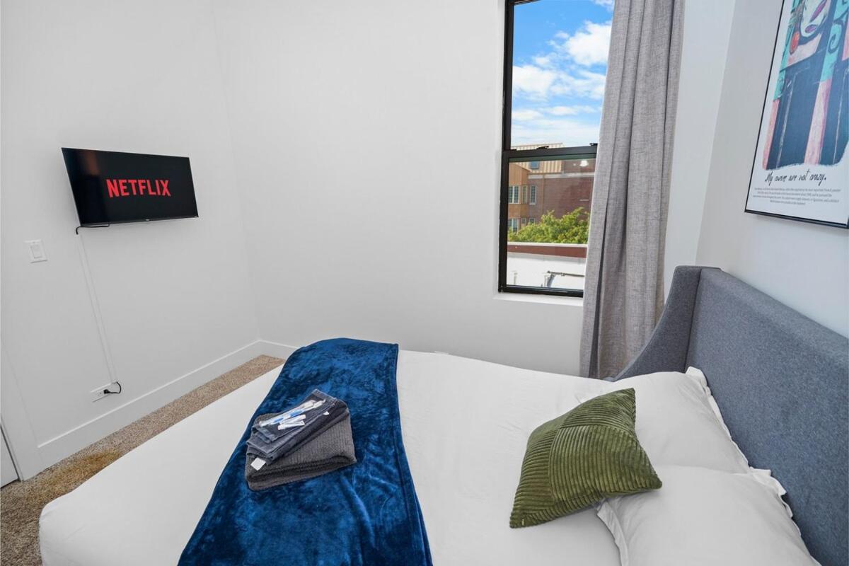 Modern 3br 420-friendly Unit Near Mccormick Place, Soldier Field And Lakefront Trail *