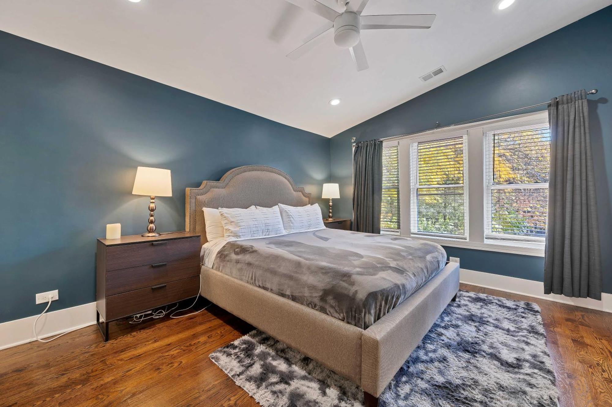 Holiday home Wicker Park 4bd 3ba, Steps From Cta, Parking Incl *