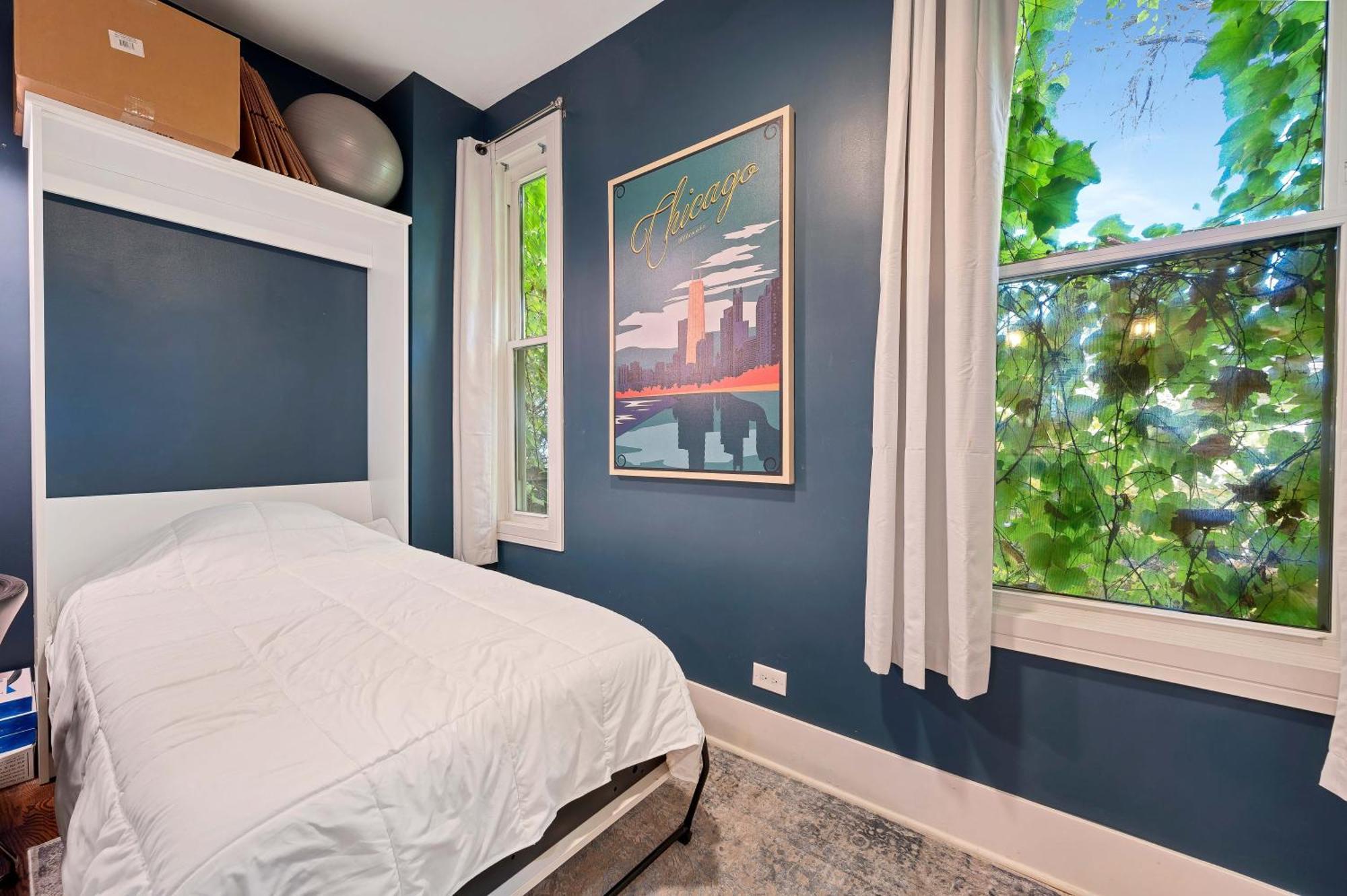 Wicker Park 6bd 4ba, Steps From Cta, Parking Incl Holiday home Chicago