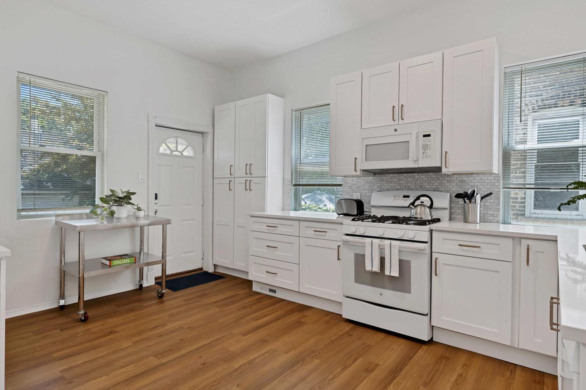 Holiday home Newly Updated Vintage 6 Bedroom Single Family Home *