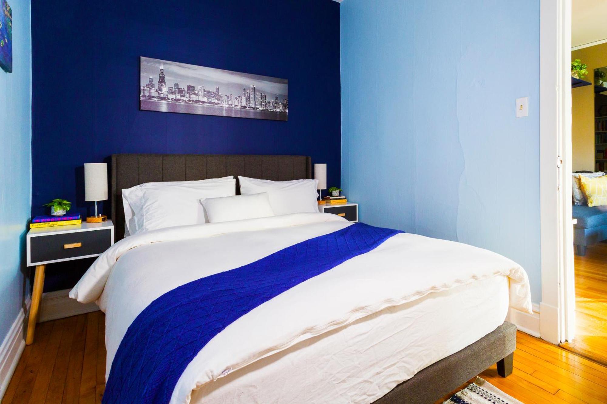 Apartment Hermosa House - Peaceful Quiet 3br, Free Street Parking, Solar Powered, By Logan Square Chicago