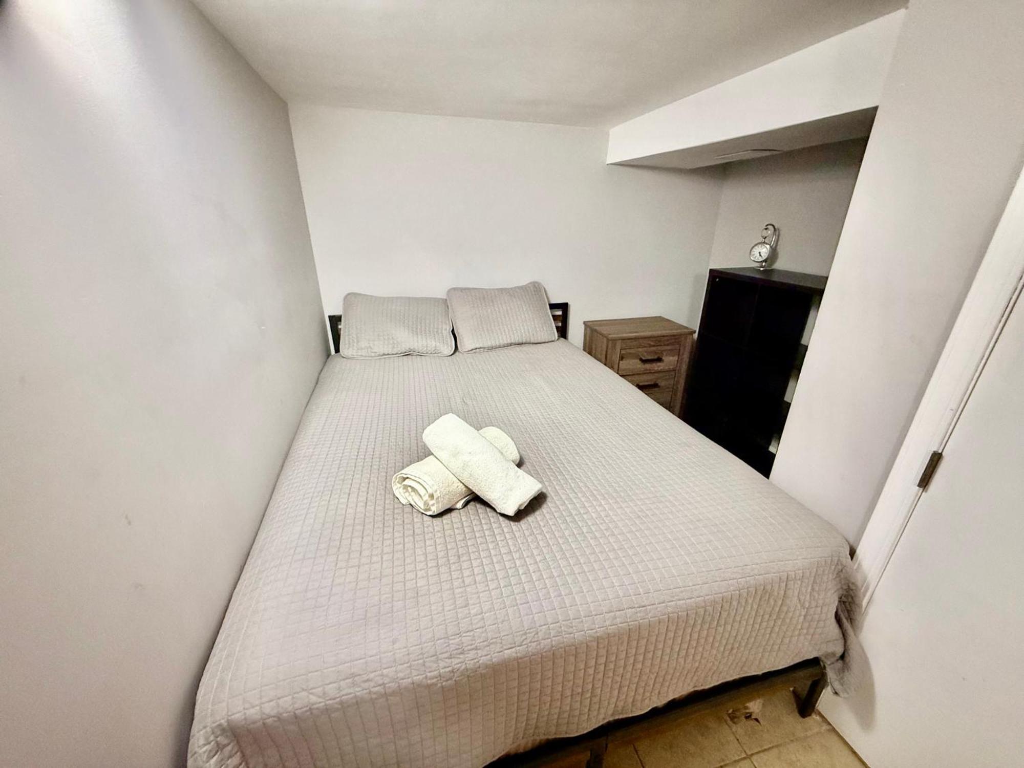 Homestay Close To Downtown - Free Parking *