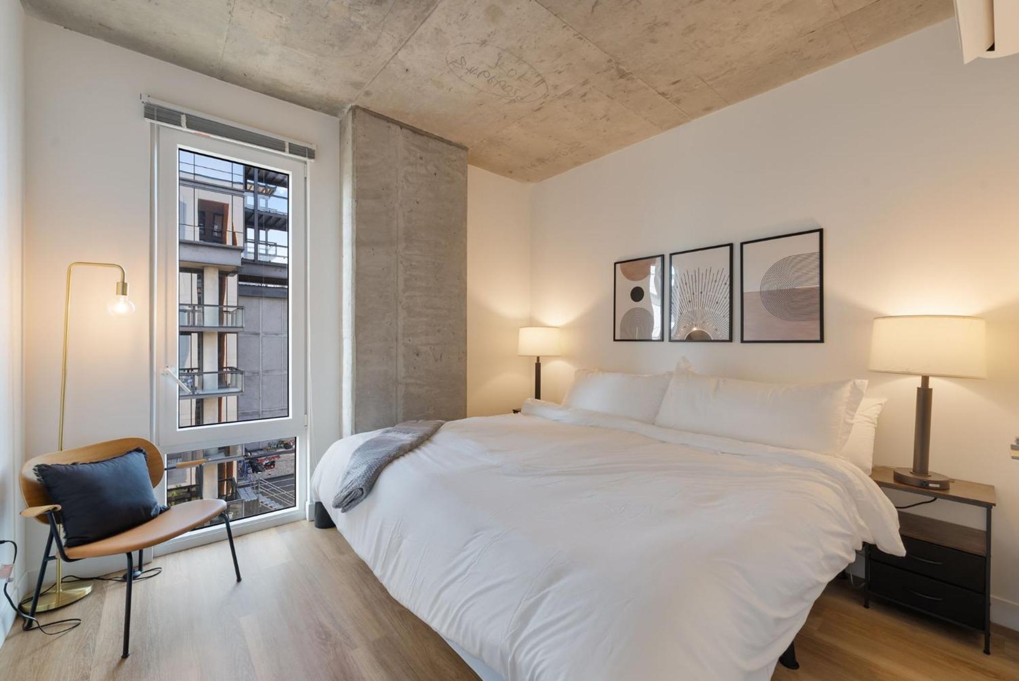 Sophisticated 4br - Modern And Luxurious *