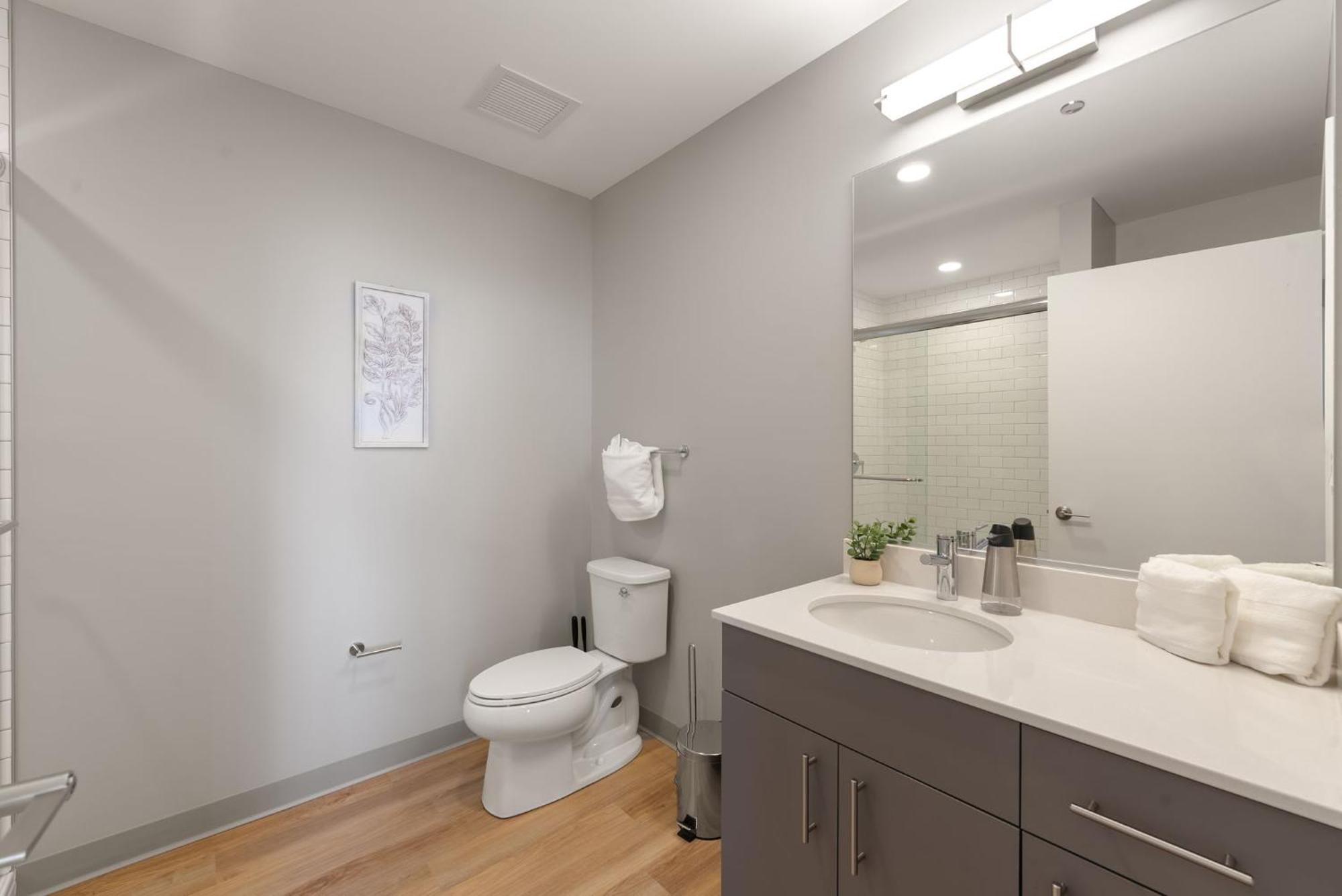 Sophisticated 4br - Modern And Luxurious *