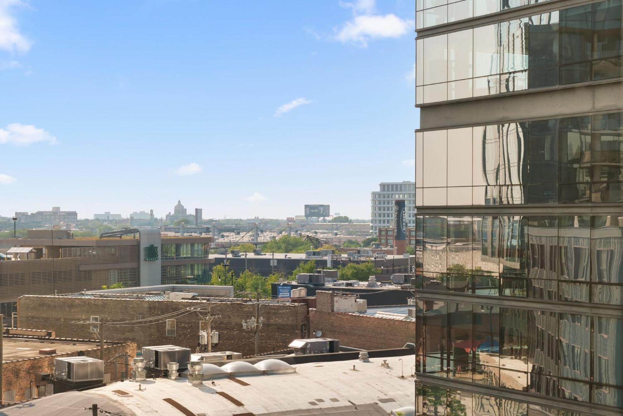 Sophisticated 4br - Modern And Luxurious