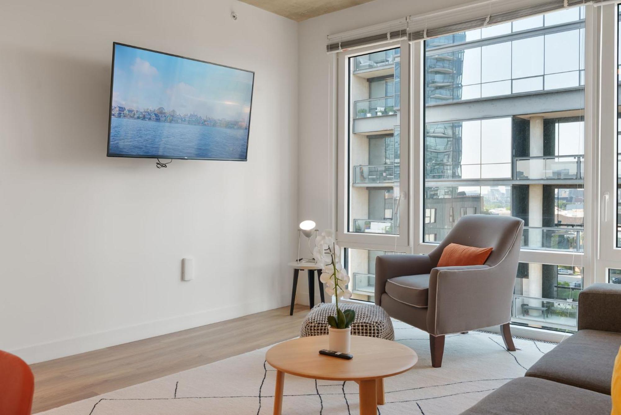 Sophisticated 4br - Modern And Luxurious *