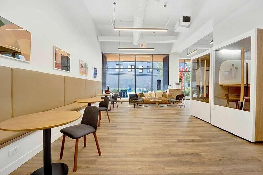 Sophisticated 4br - Modern And Luxurious