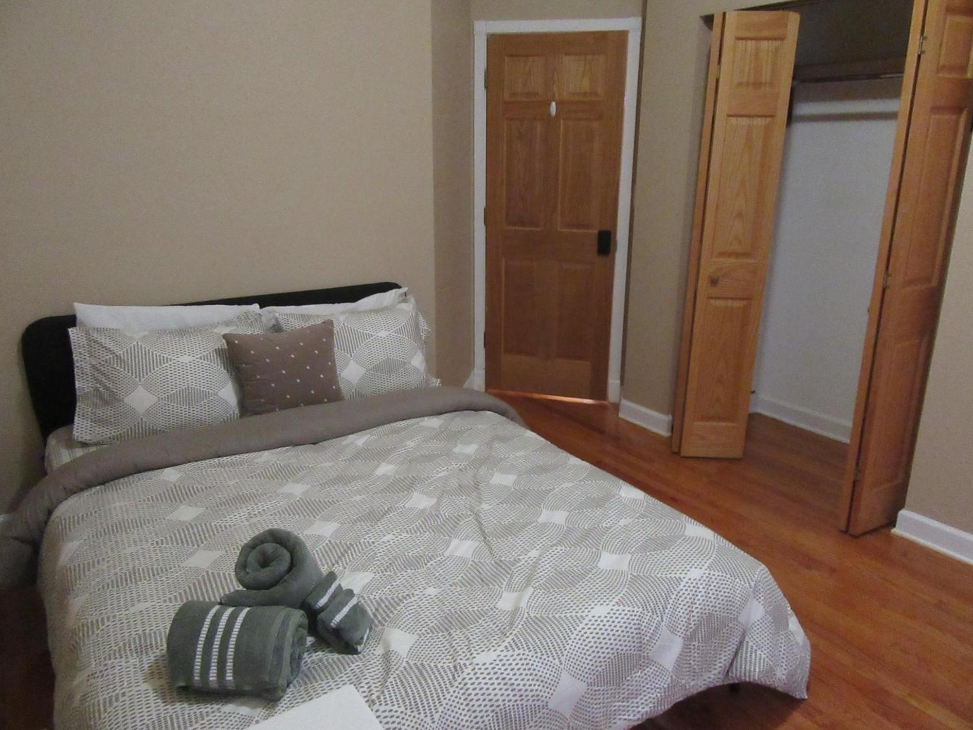 Apartment Hyde Park Shared Chicago