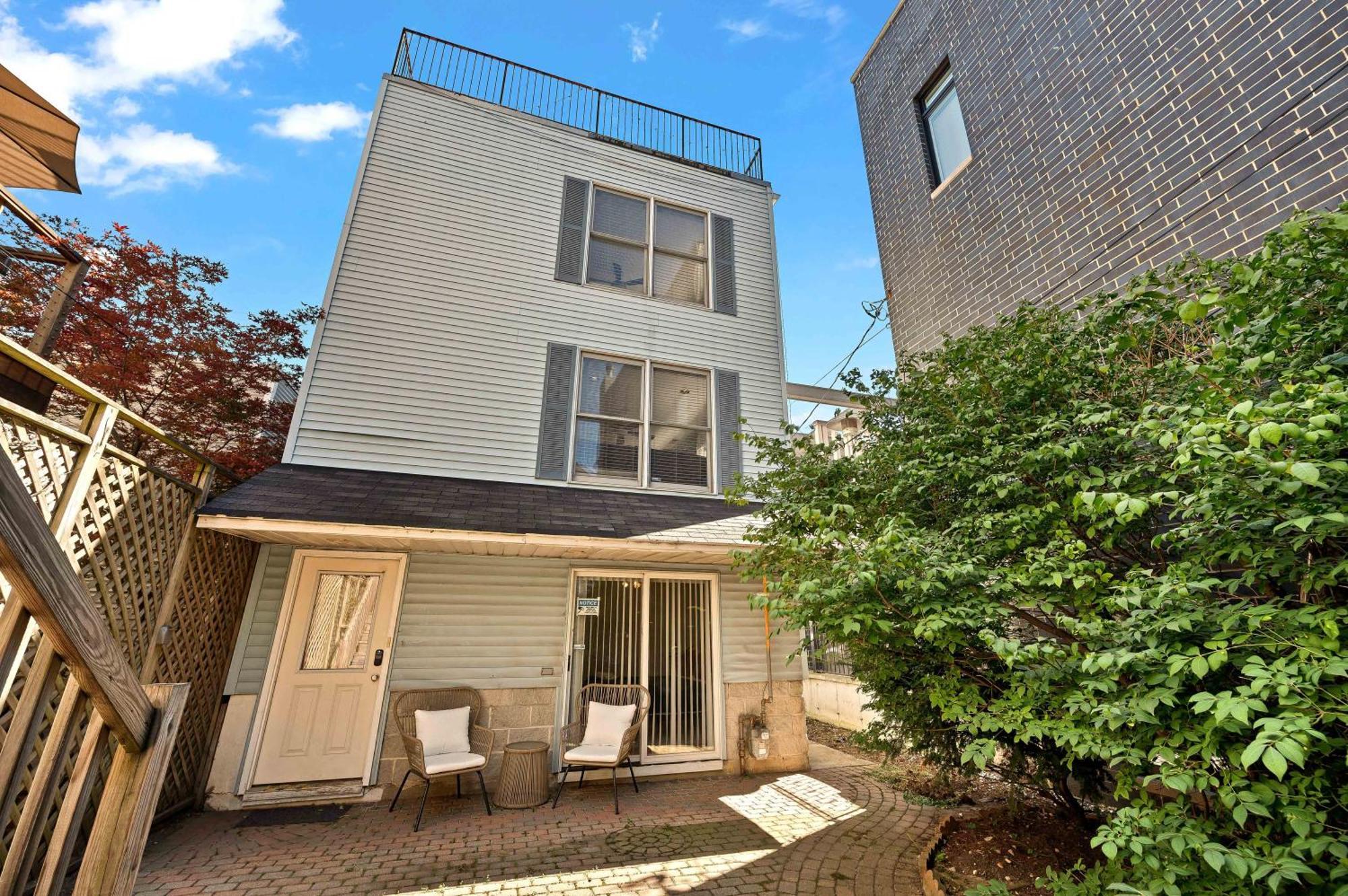 Old Town 3bd 3ba Coach House, Garage Parking Incl *