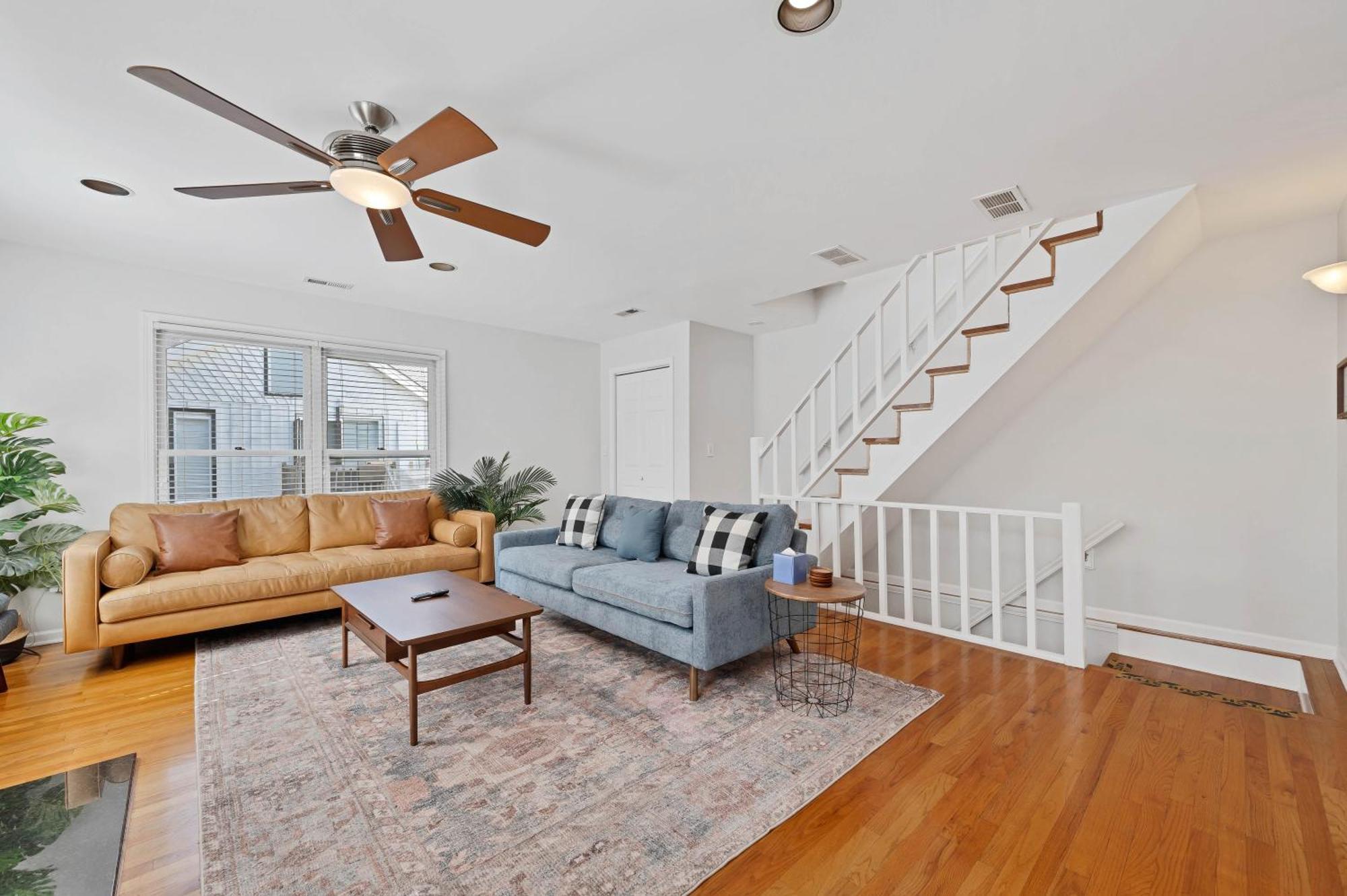 Old Town 3bd 3ba Coach House, Garage Parking Incl Chicago