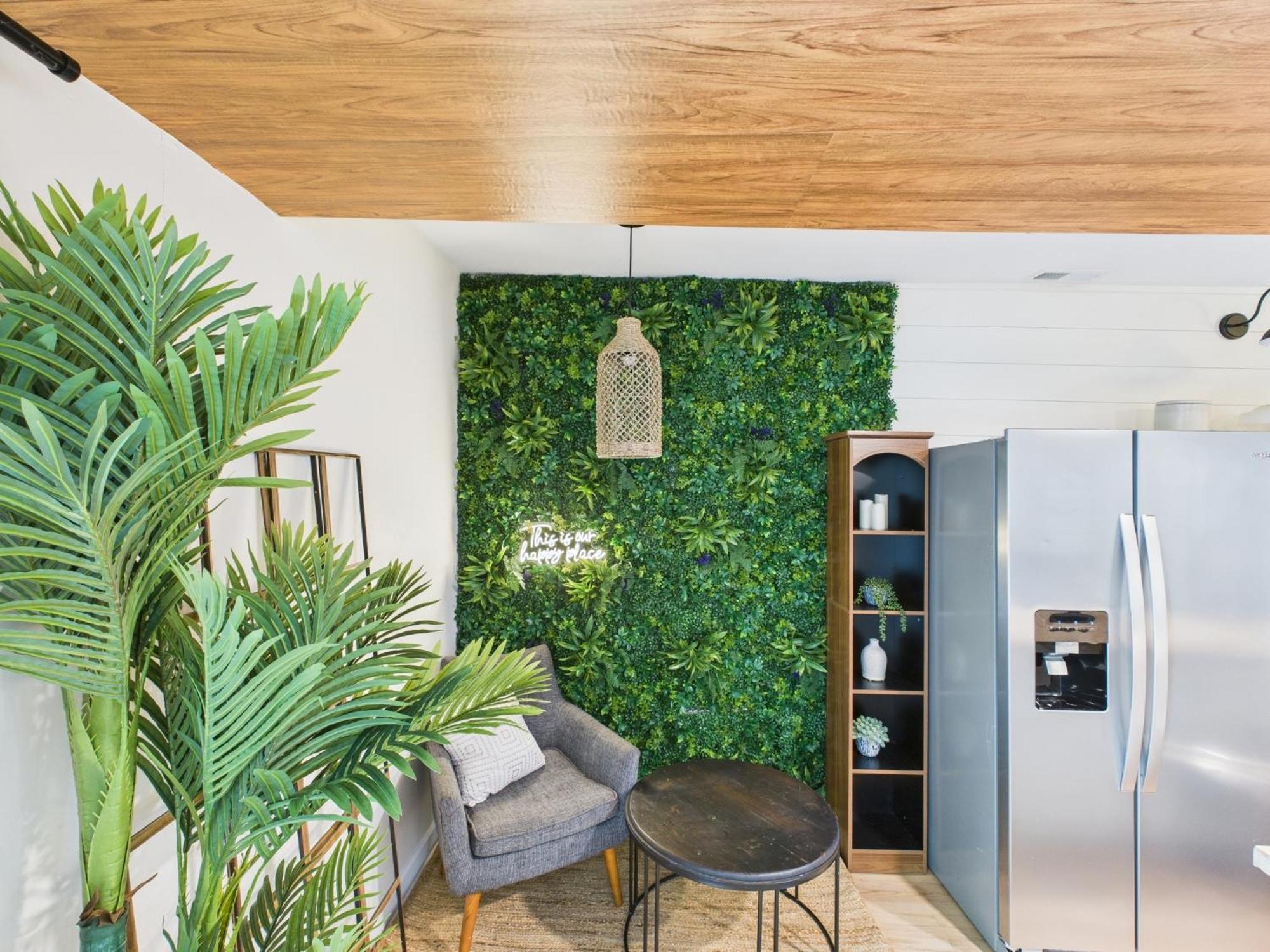 Charming Getaway With Patio * Chicago