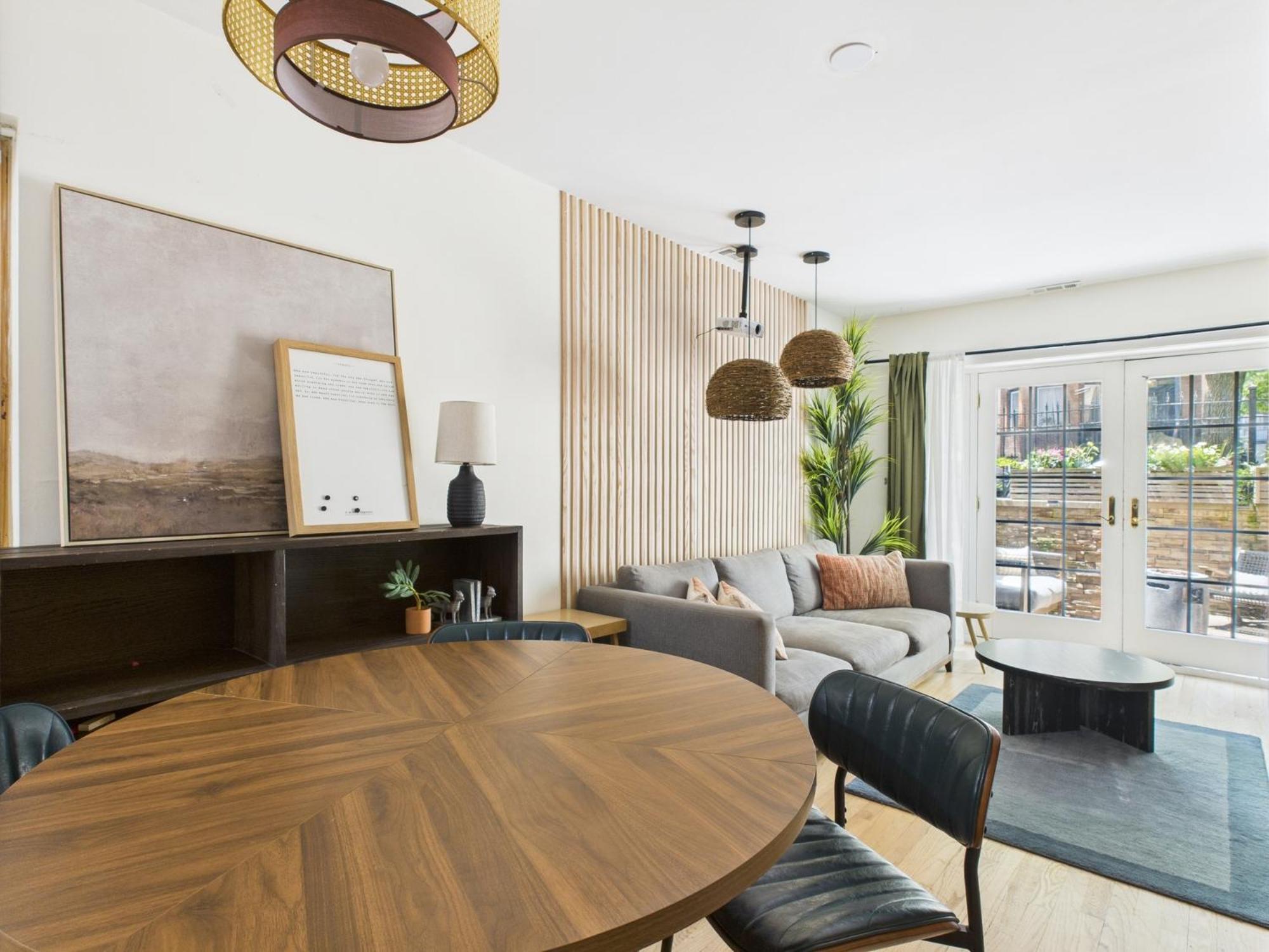 Charming Getaway With Patio Apartment Chicago