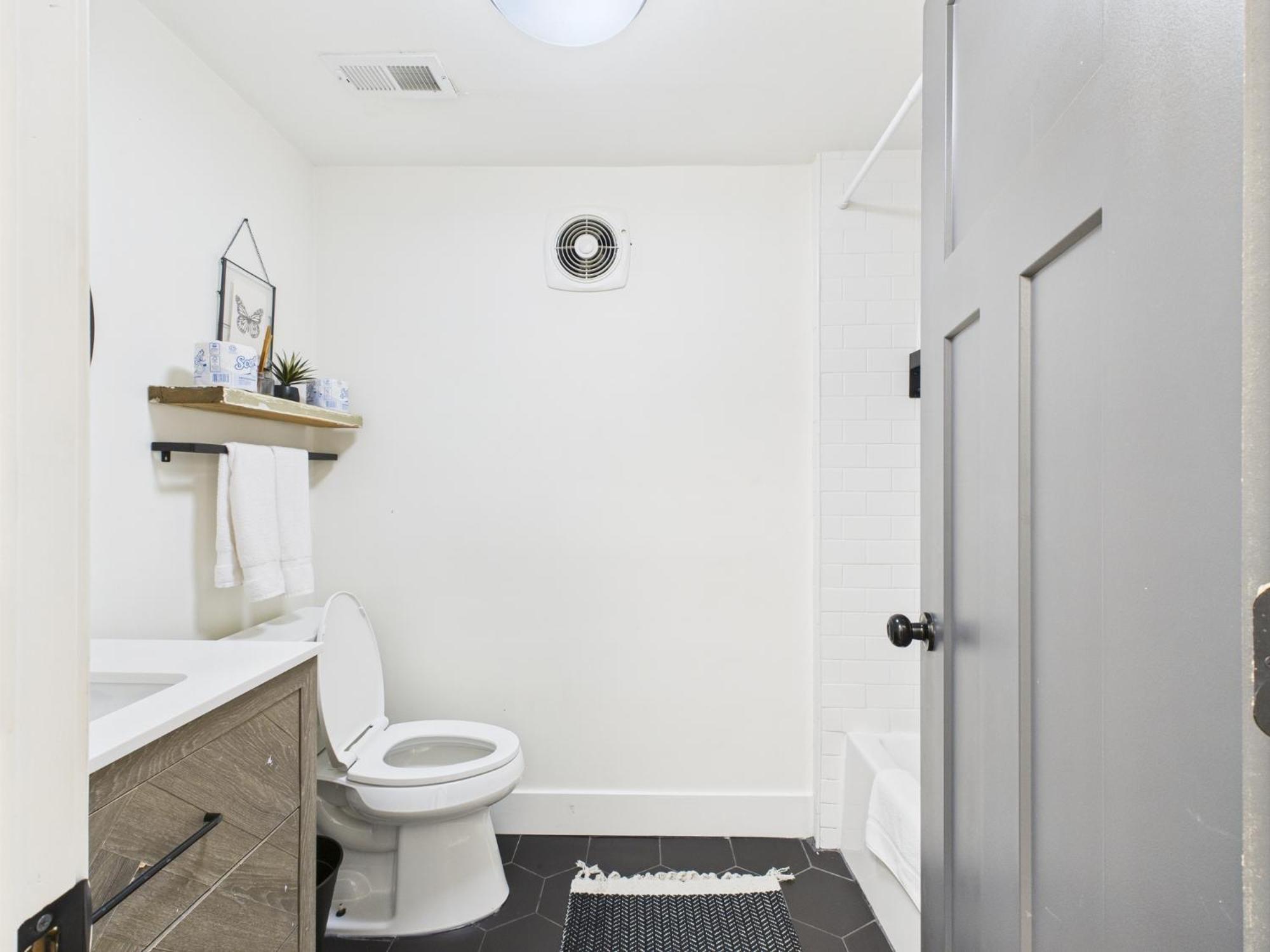 Charming Getaway With Patio Chicago