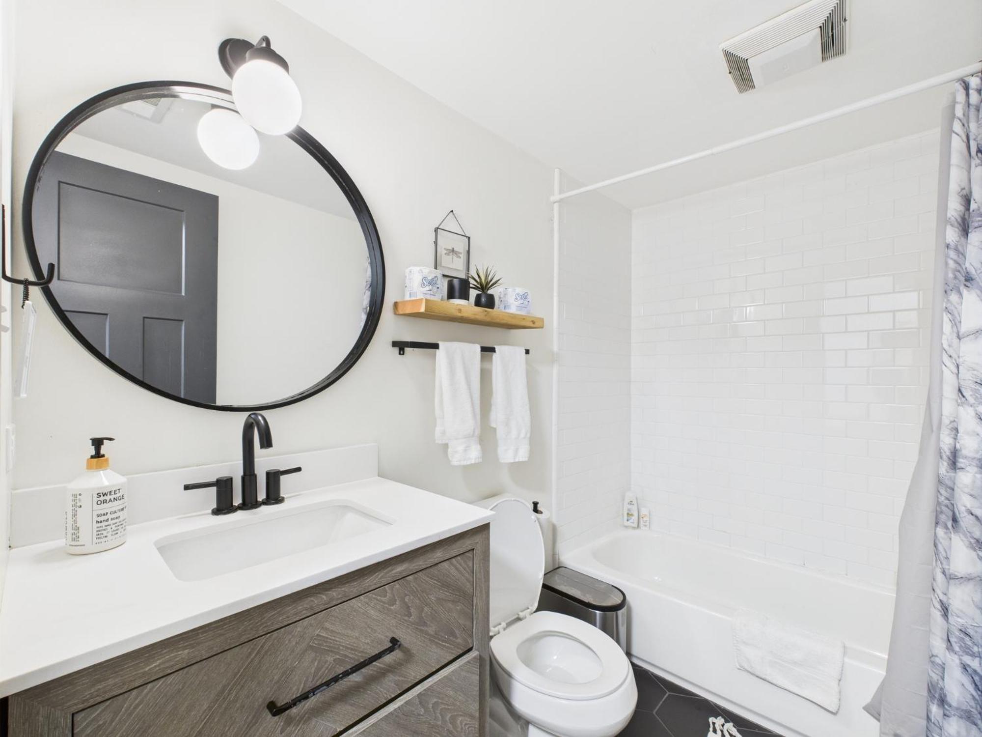 Apartment Charming Getaway With Patio *