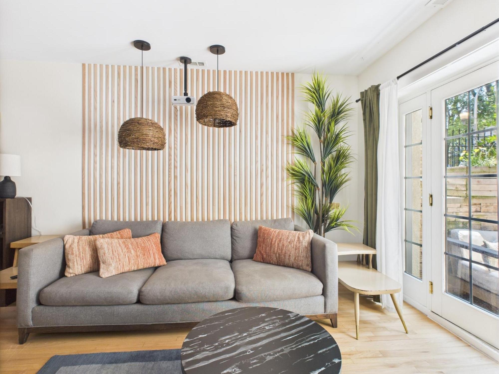 Charming Getaway With Patio Apartment Chicago