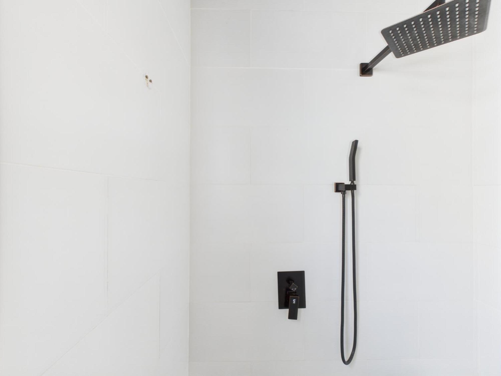 Apartment Wrigleyville Gem With Hidden Bar & Vintage Charm *