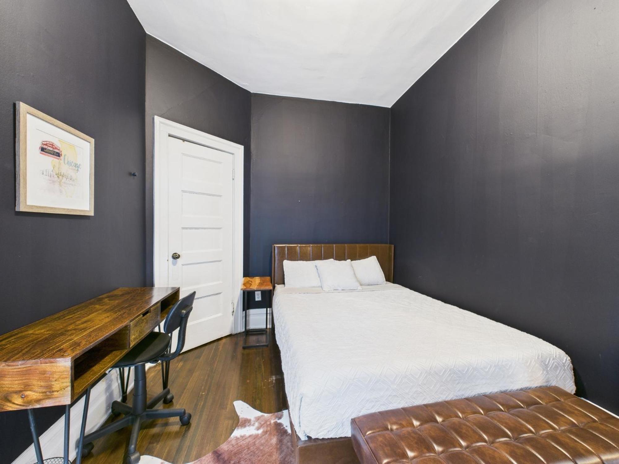 Wrigleyville Gem With Hidden Bar & Vintage Charm Chicago